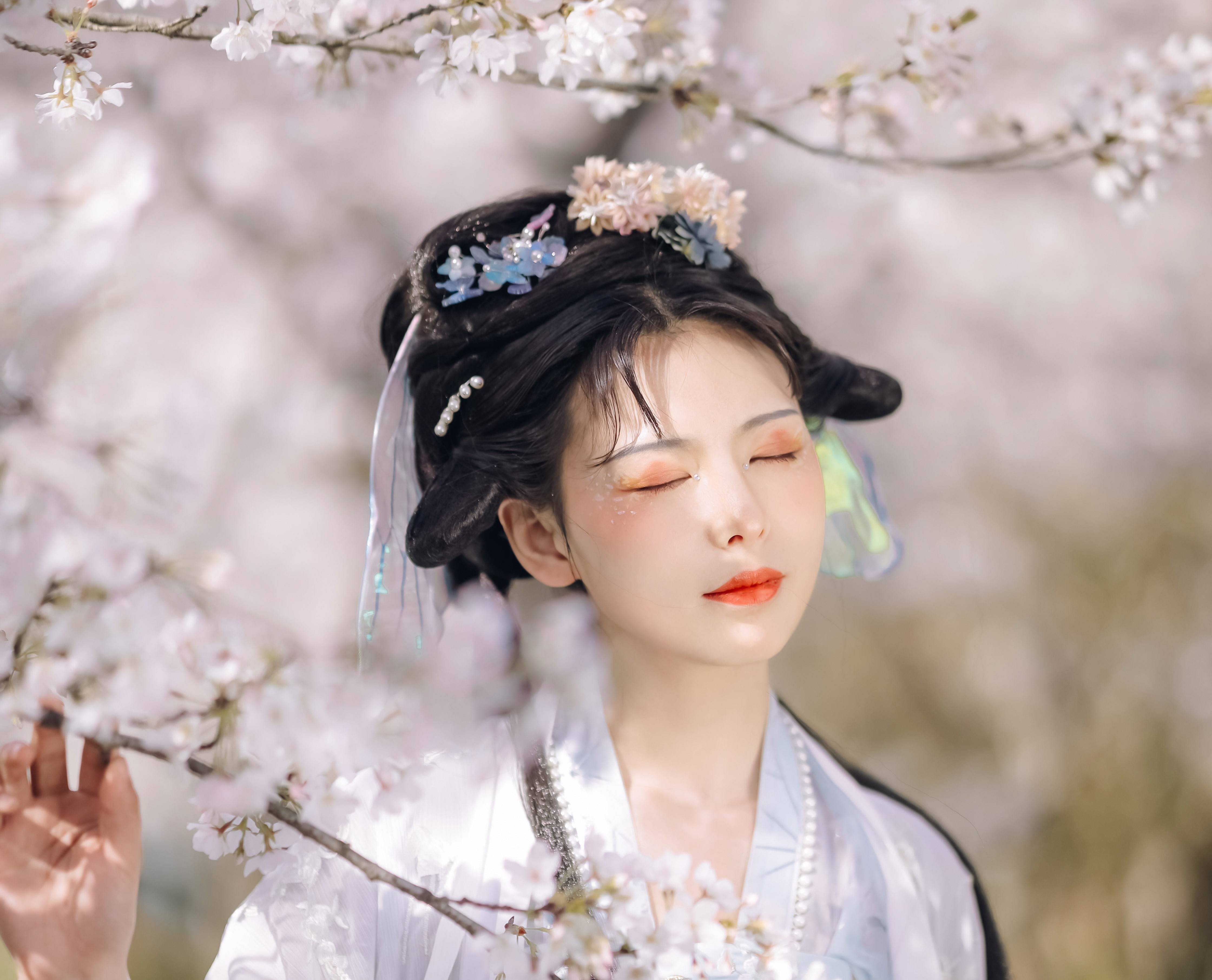 Archaic Wind Hanfu Women Outdoors Flower In Hair Asian 4480x3622