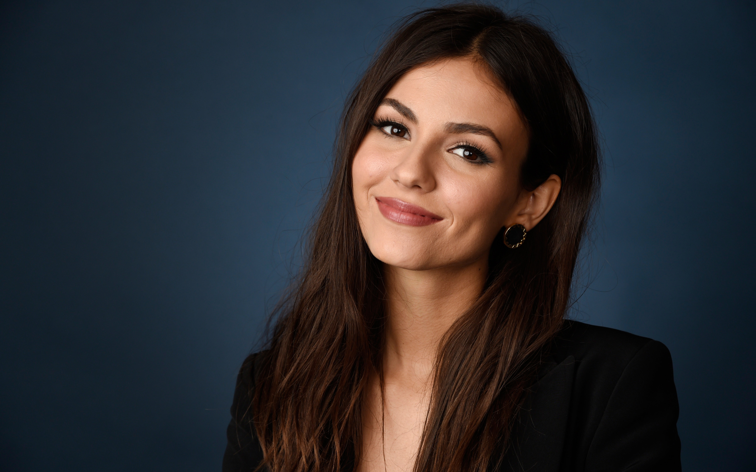 Model Women Red Lipstick Smiling Black Clothing Face Studio Celebrity Victoria Justice 2880x1800