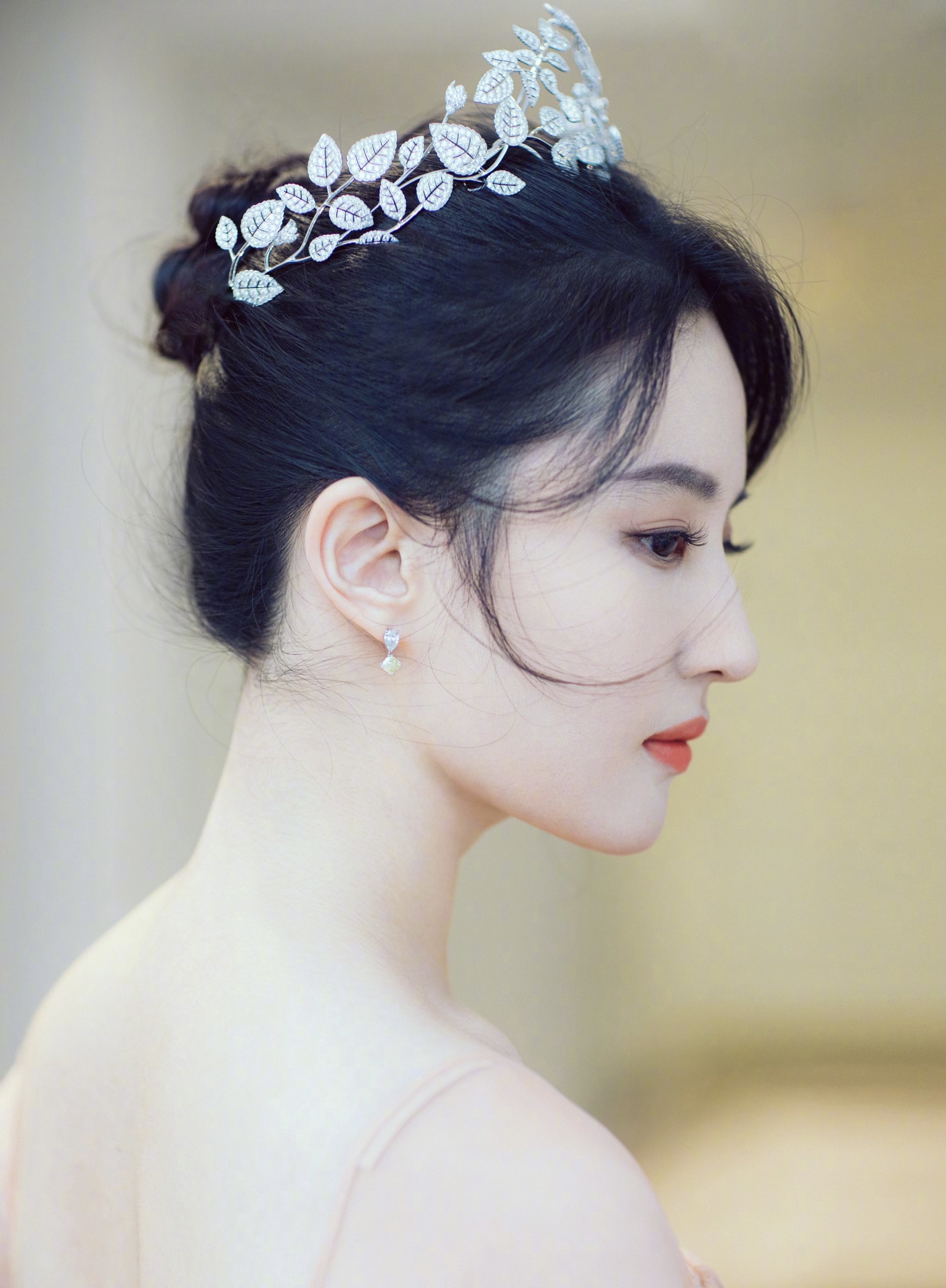 Asian Women Celebrity Actress Yifei Liu 1535x2090