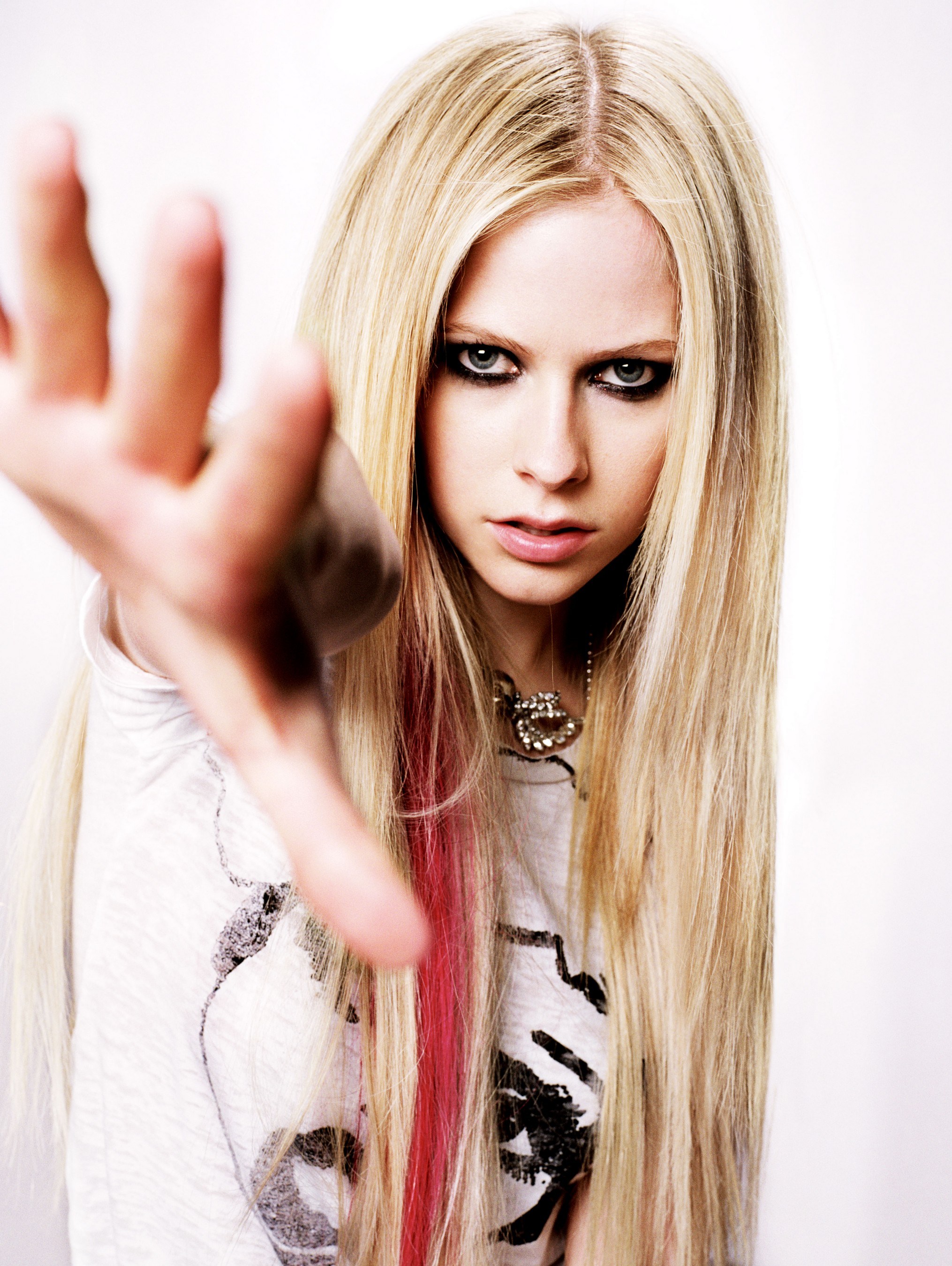 Avril Lavigne Blonde Music Women 2030x2700