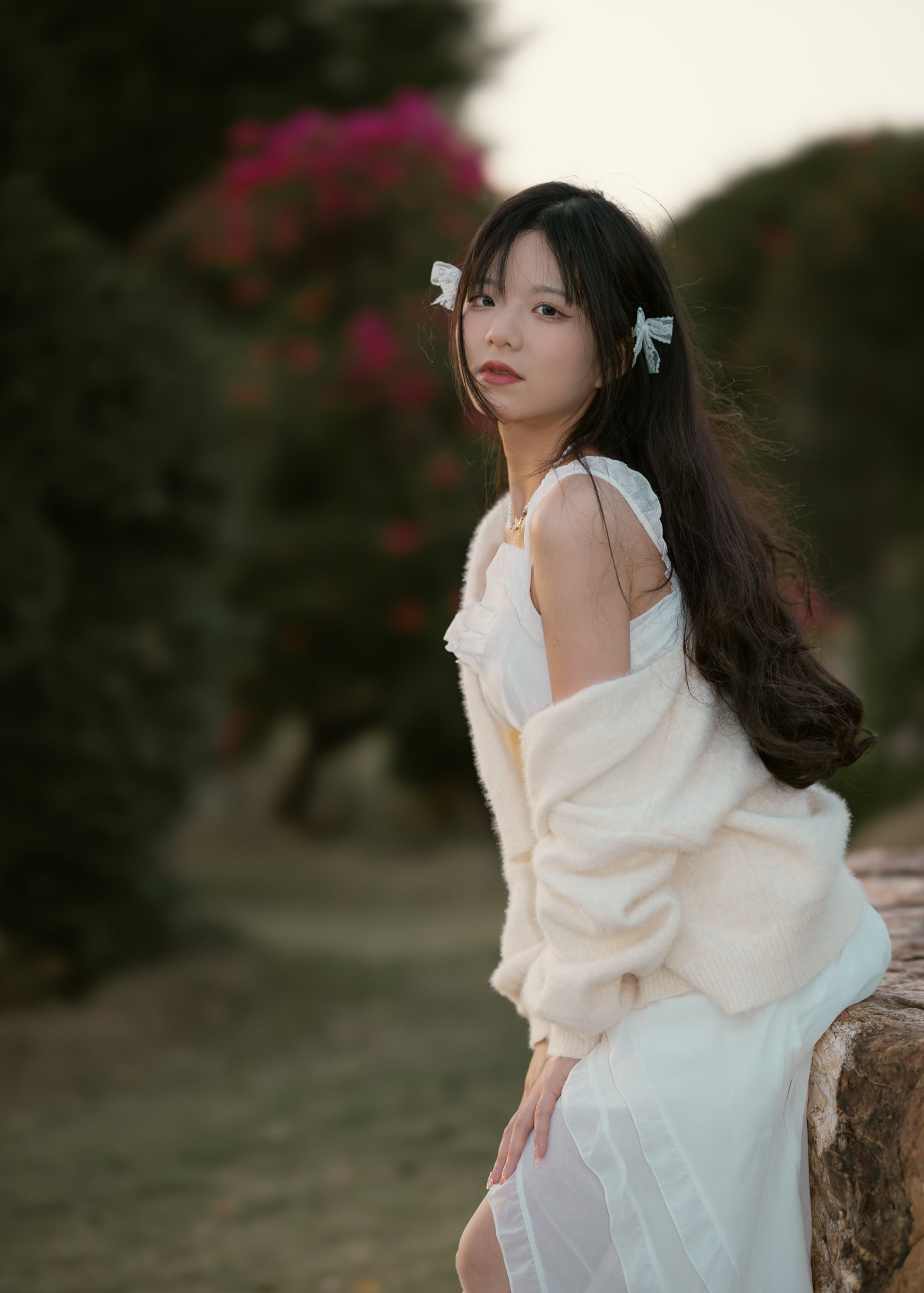 Qin Xiaoqiang Women Asian Dark Hair White Clothing Ribbon Looking At Viewer Outdoors 1463x2048