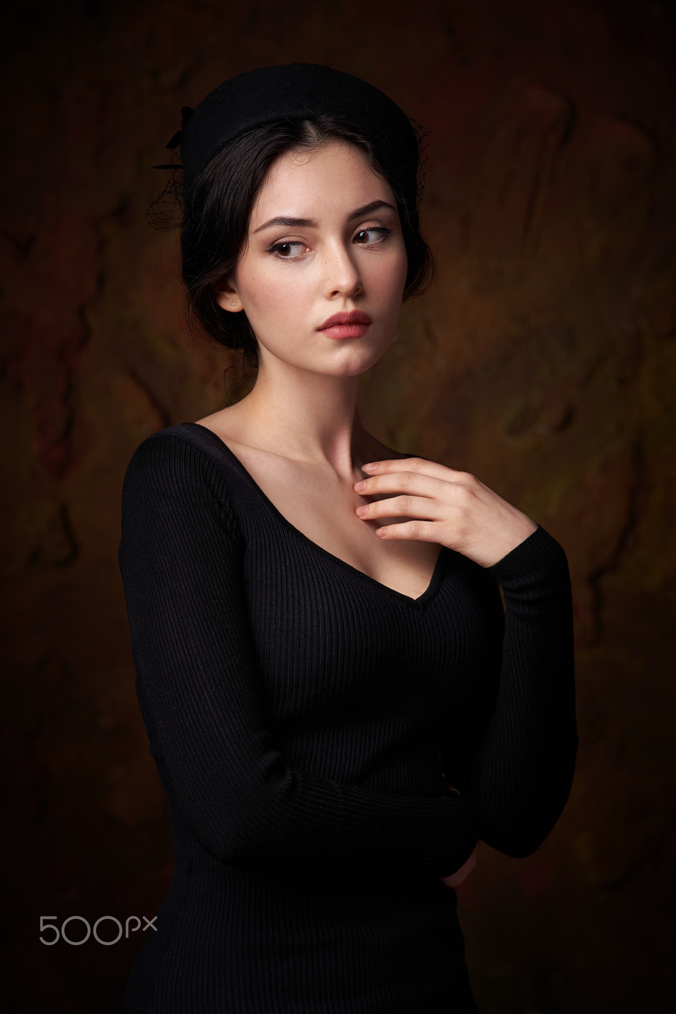 Alexander Vinogradov Women Hat Black Clothing Makeup Dark Hair Looking Away 1366x2048