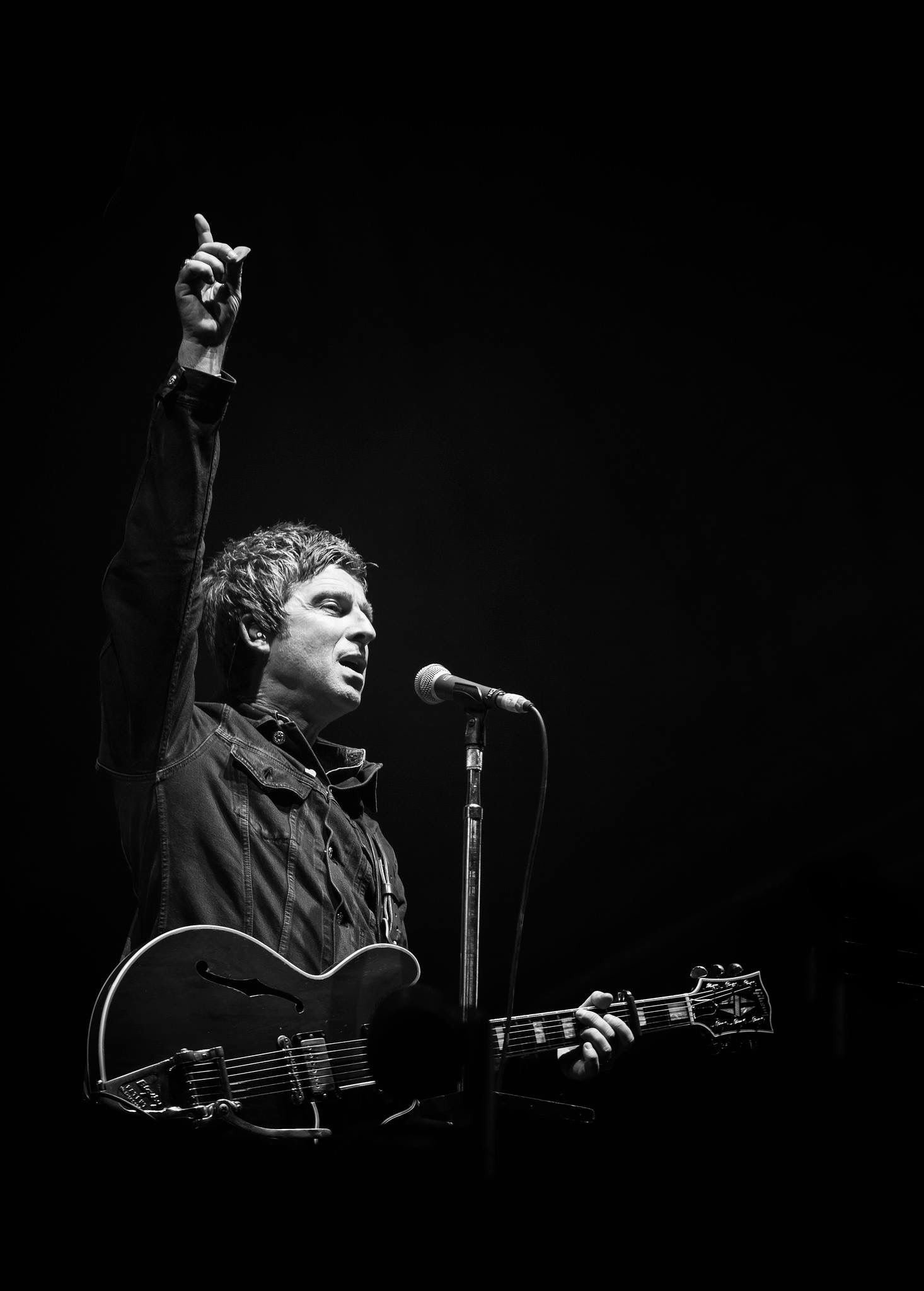 Oasis Band Noel Gallagher Monochrome Rock Bands Guitar Microphone Concerts Denim Jacket Singer Gibso 1466x2048