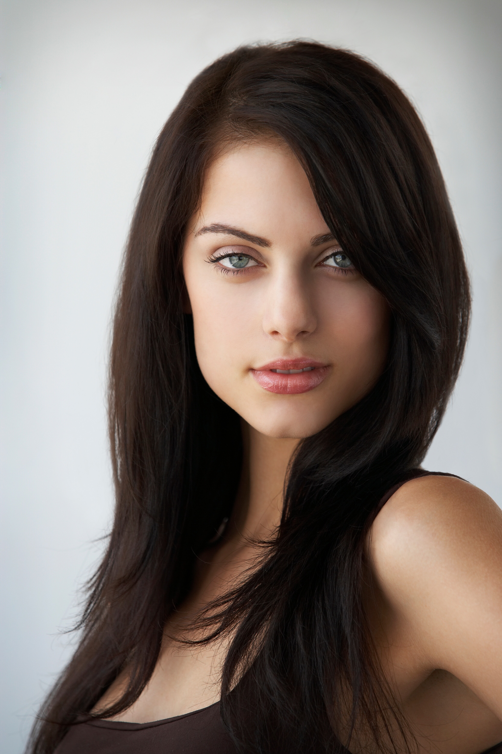 Julia Voth Women Actress Model Long Hair Brunette Face Simple Background Wallpaper Resolution