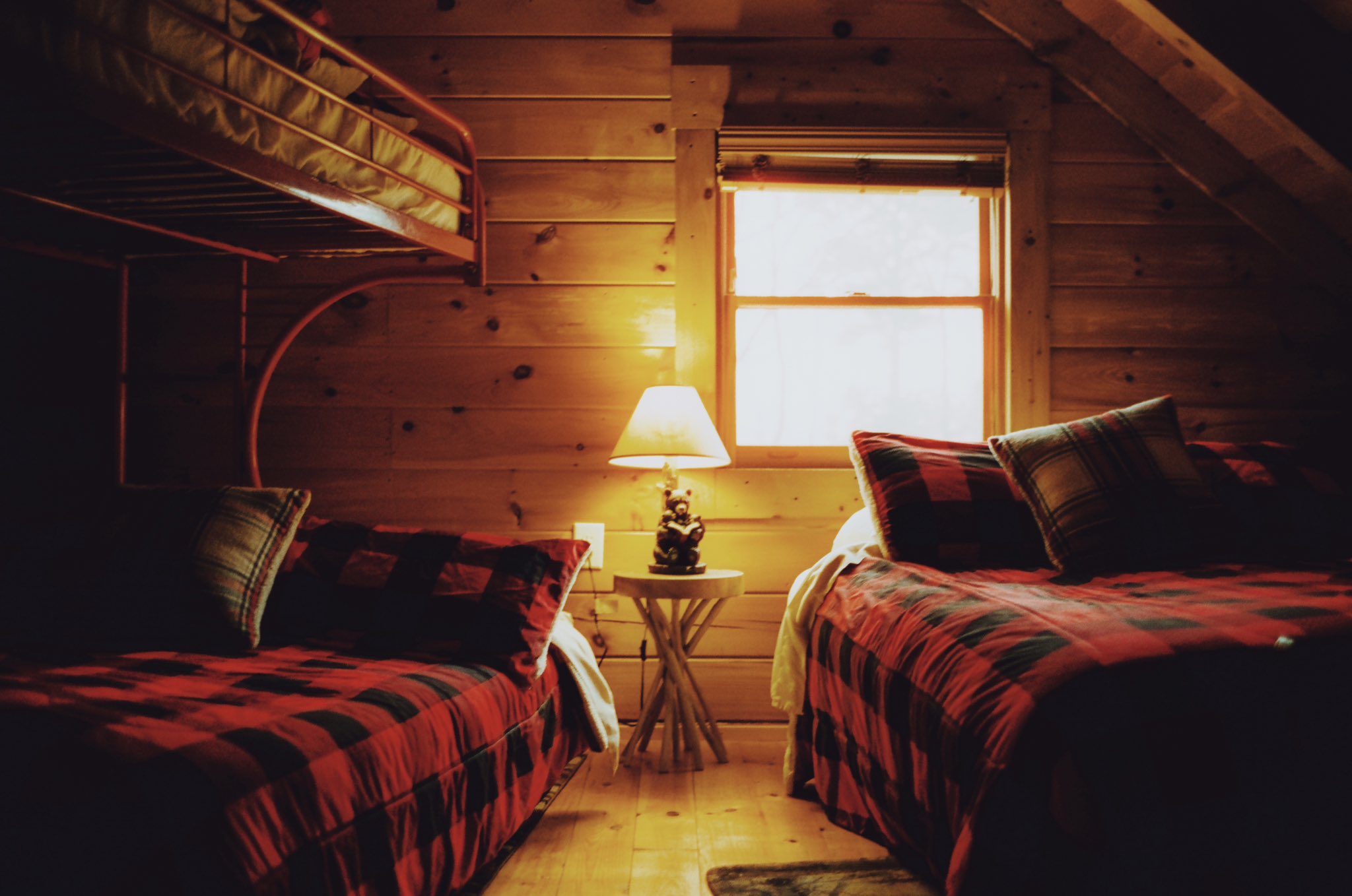 Room Bed Cabin Pillow Lamp Window Interior 2048x1358