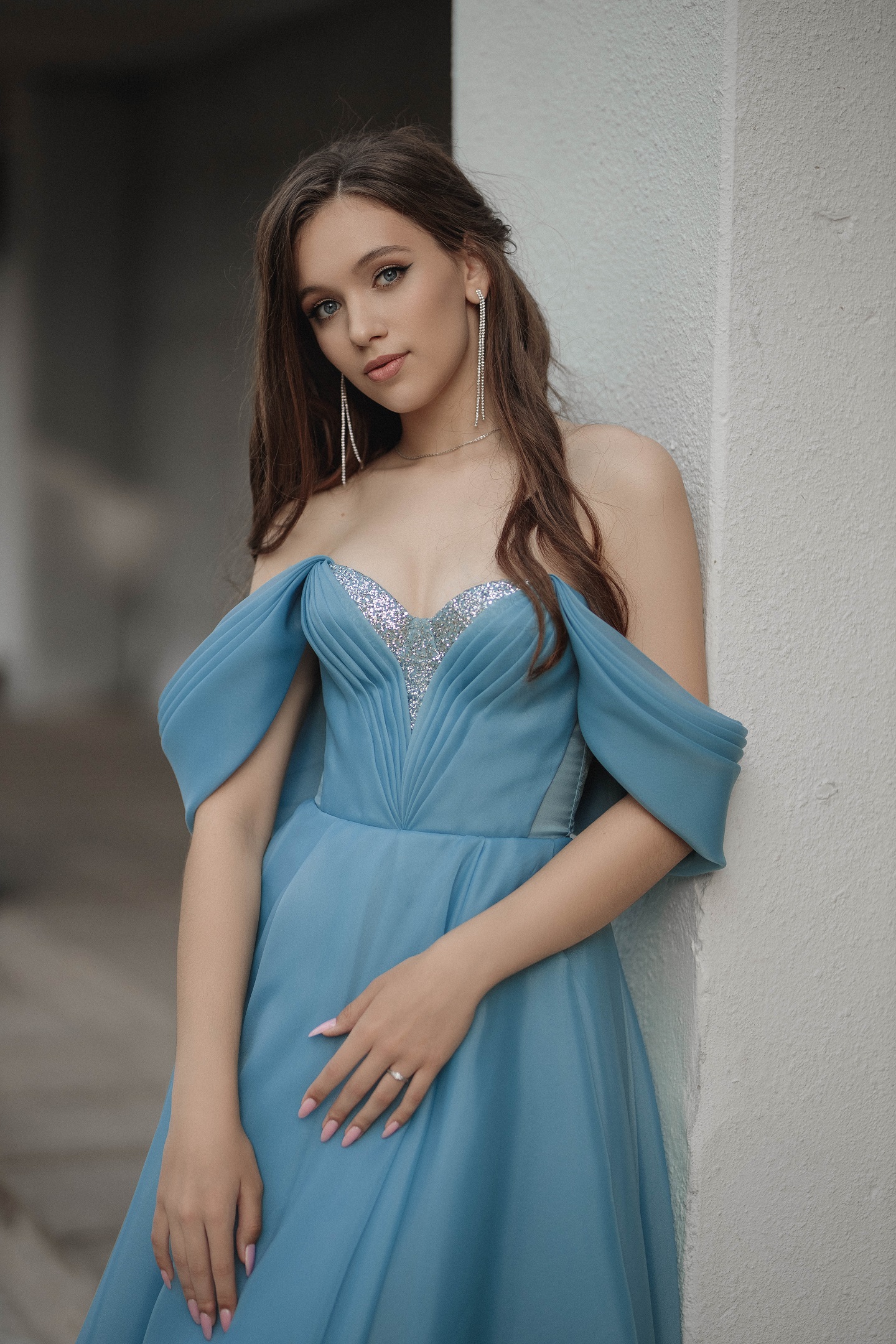 Vladimir Vasilev Women Brunette Bare Shoulders Blue Dress Pillar Gown 1440x2160