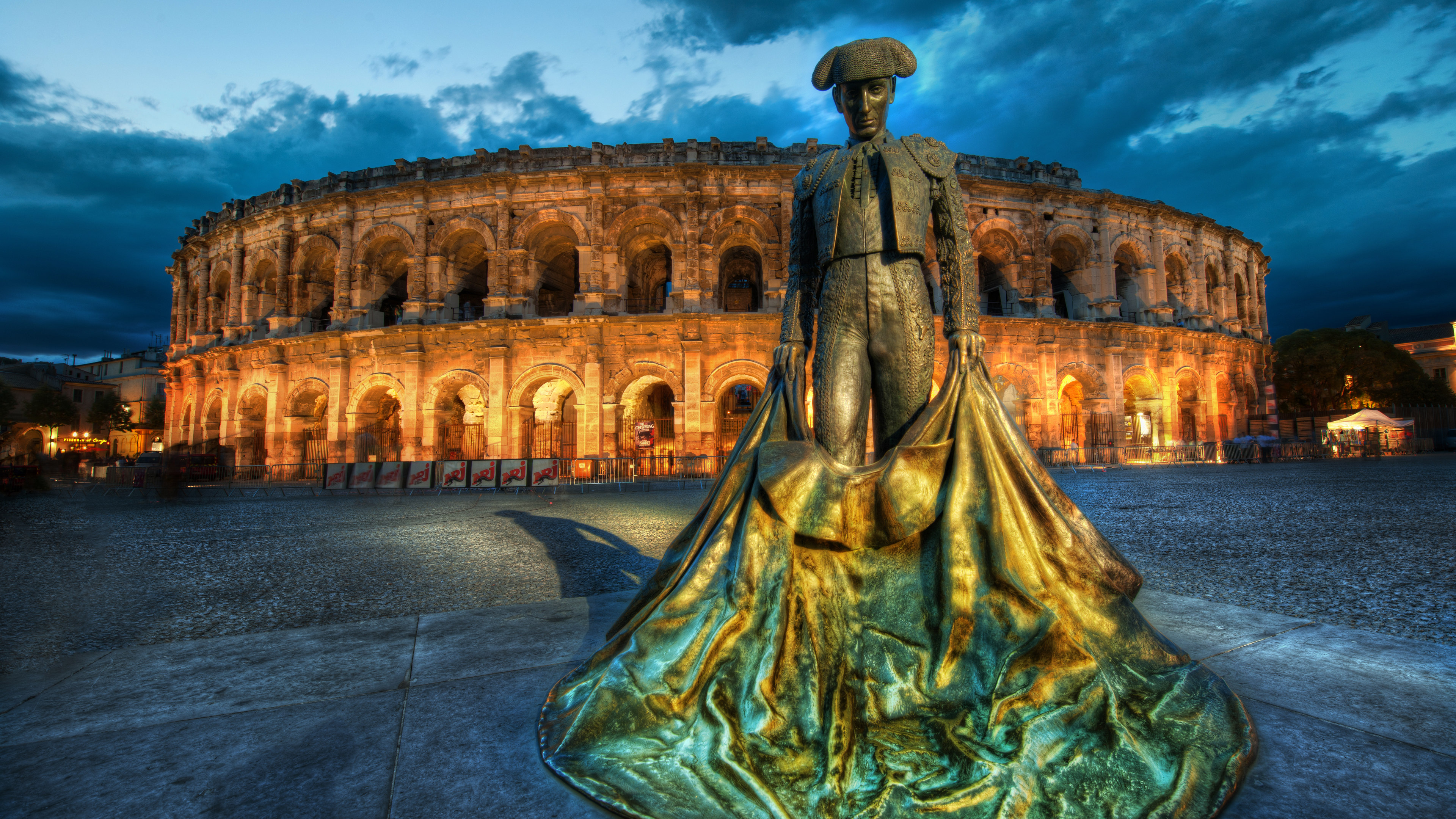 Trey Ratcliff Photography 4K France Colosseum Statue Lights 3840x2160