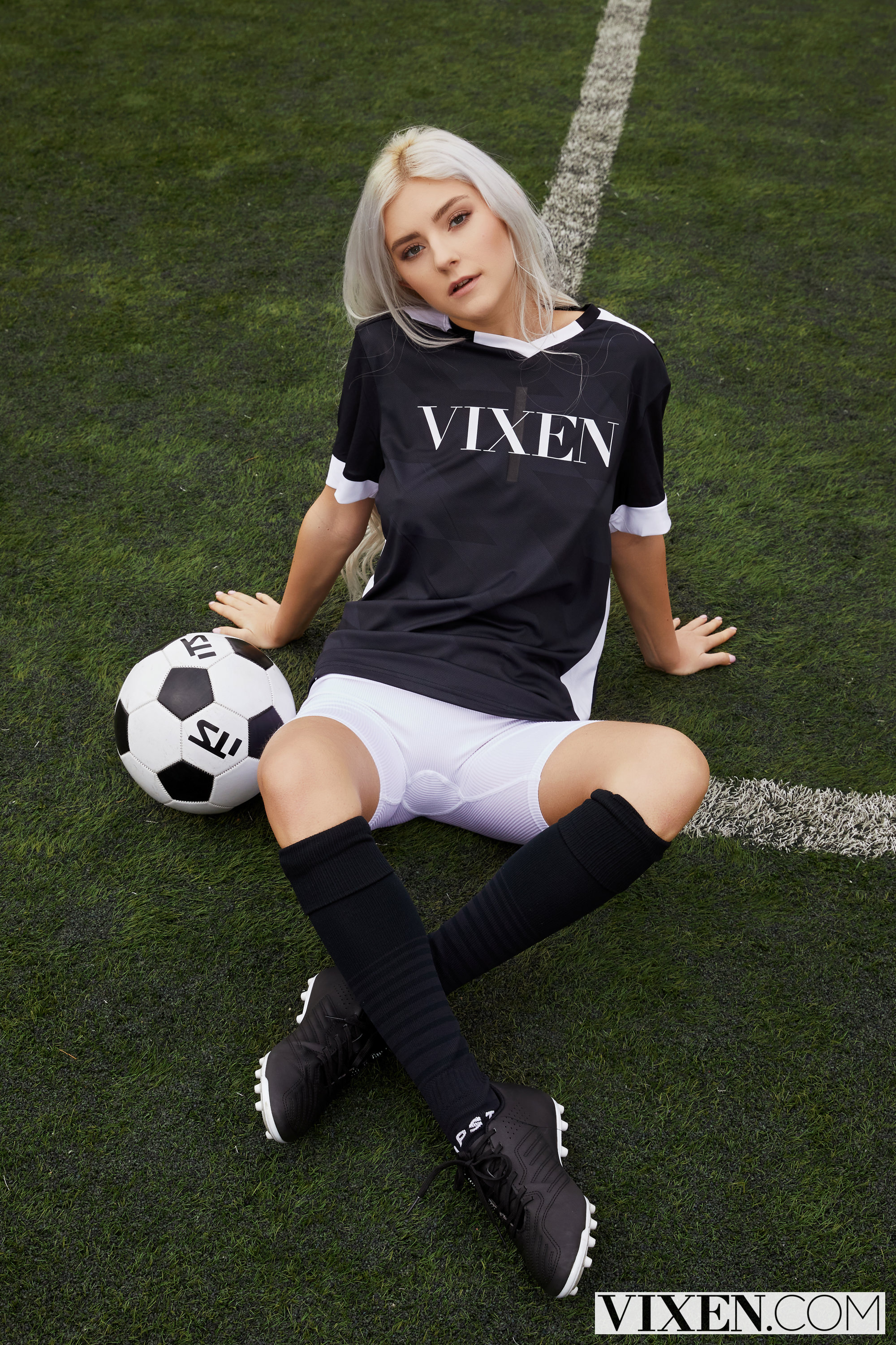 Women White Hair Black T Shirt 2000x3000