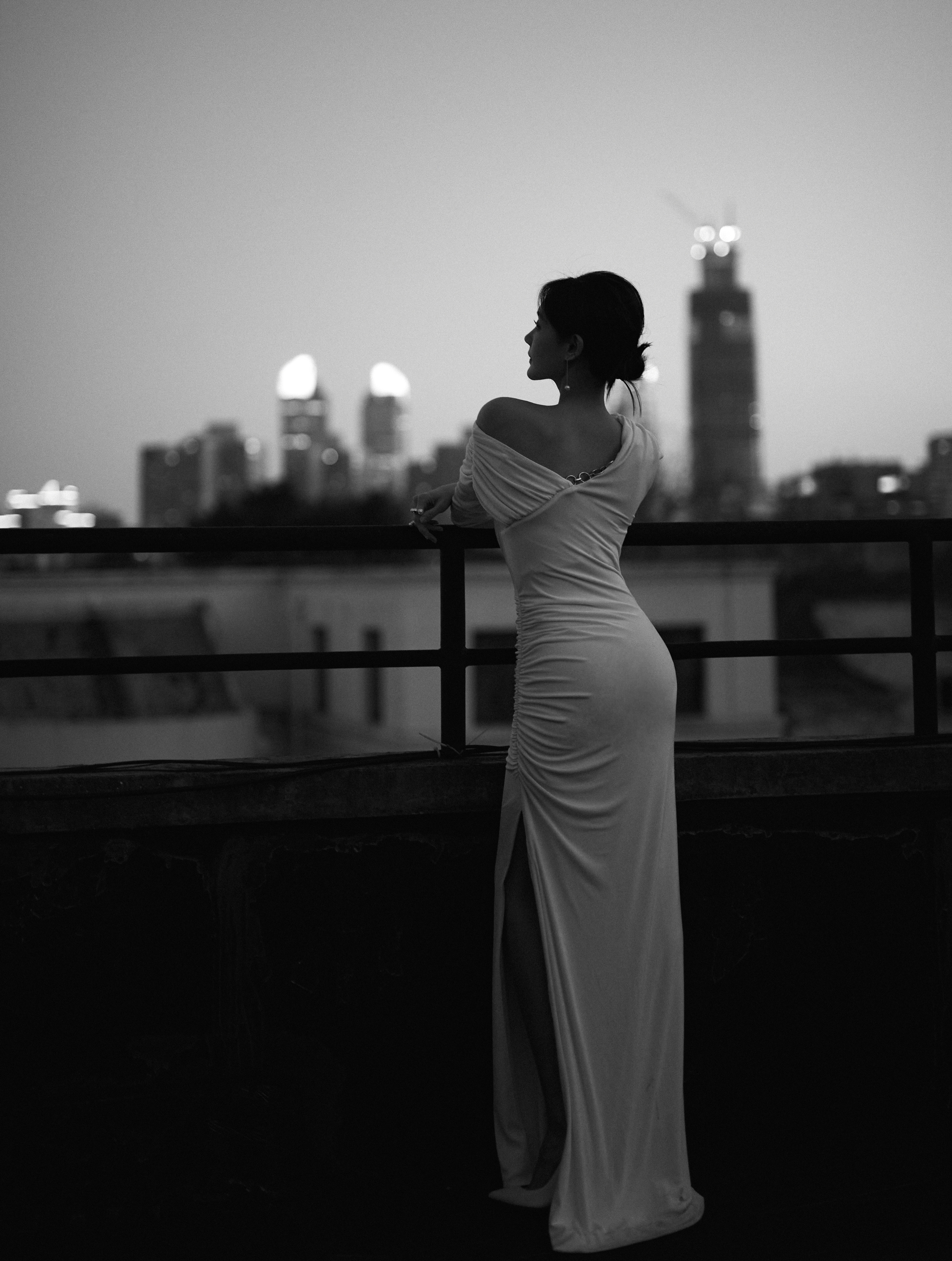 Asian Women Actress Li Xue Monochrome City Dress Li Yitong 3168x4195