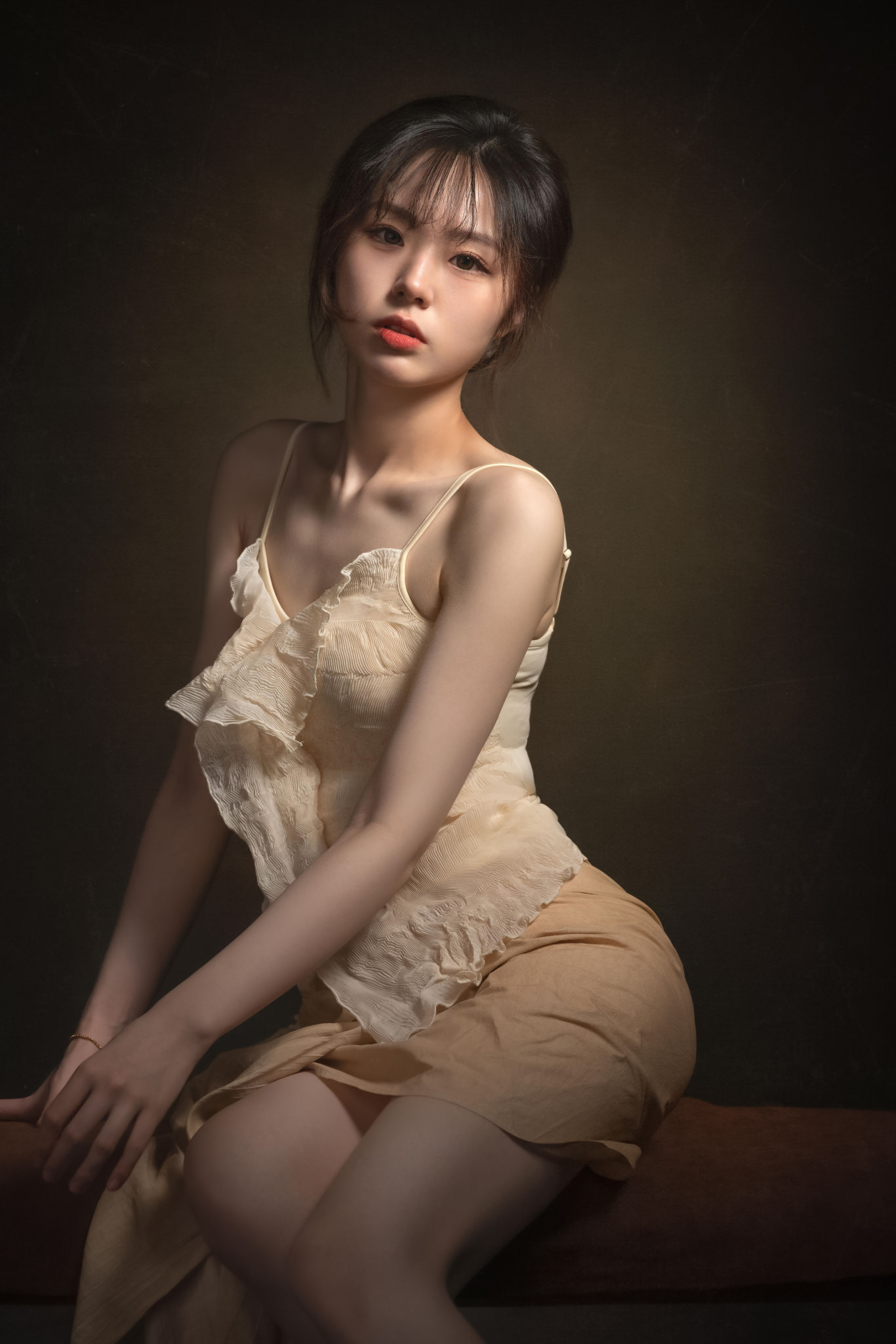 Lee Hu Women Asian Brunette Casual Makeup Studio Eyeliner 1366x2048