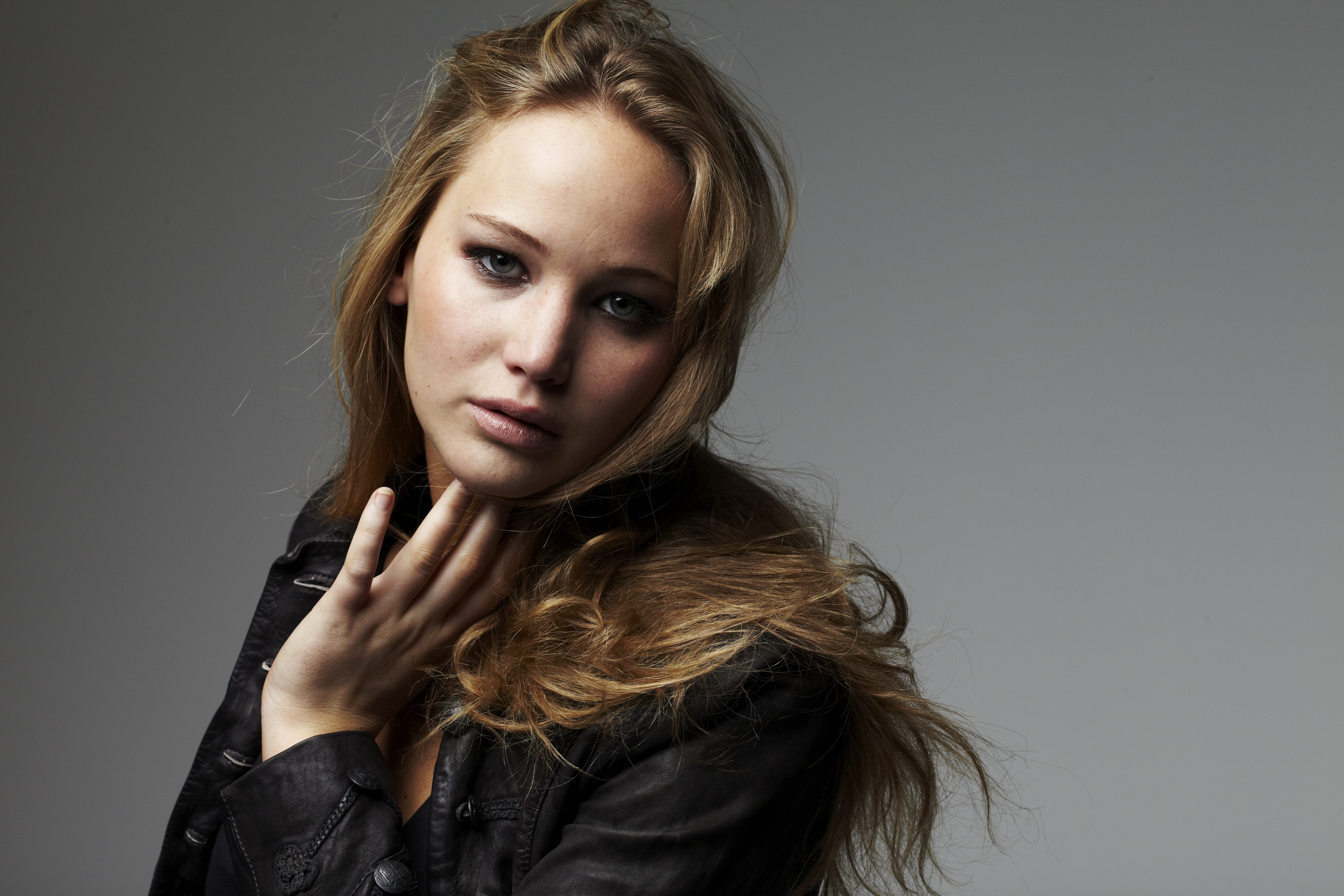 Jennifer Lawrence Actress Celebrity Blonde Green Eyes Pink Lipstick Hand On Face Women 5616x3744