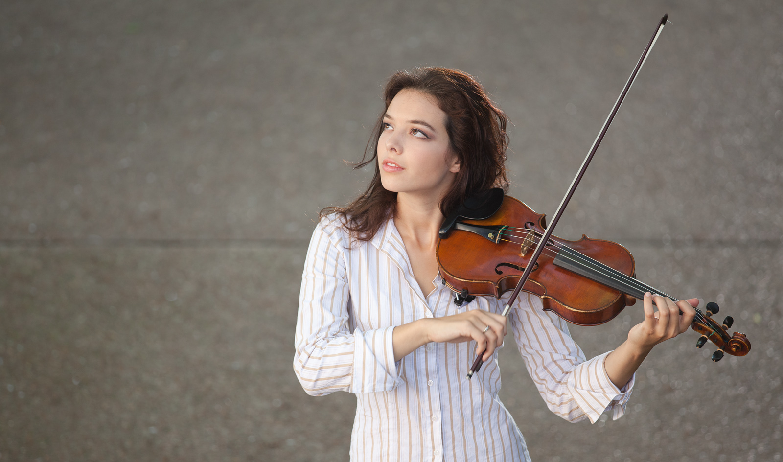 Women Model Oleg Volk Violin Fiddle Musician Looking Sideways 1600x944