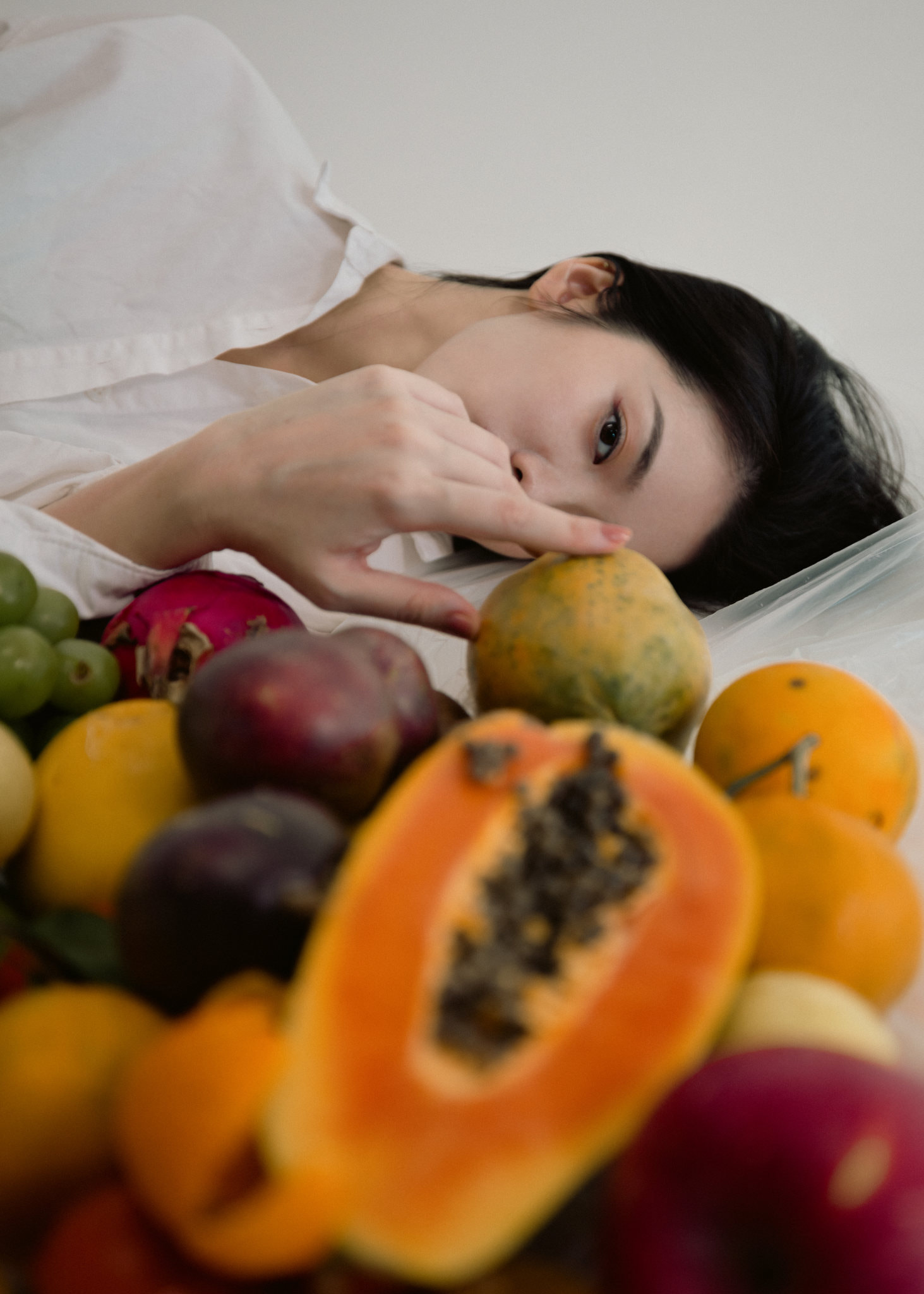 Qin Xiaoqiang Women Asian Dark Hair Lying On Side Shirt Food Depth Of Field Portrait 1463x2048