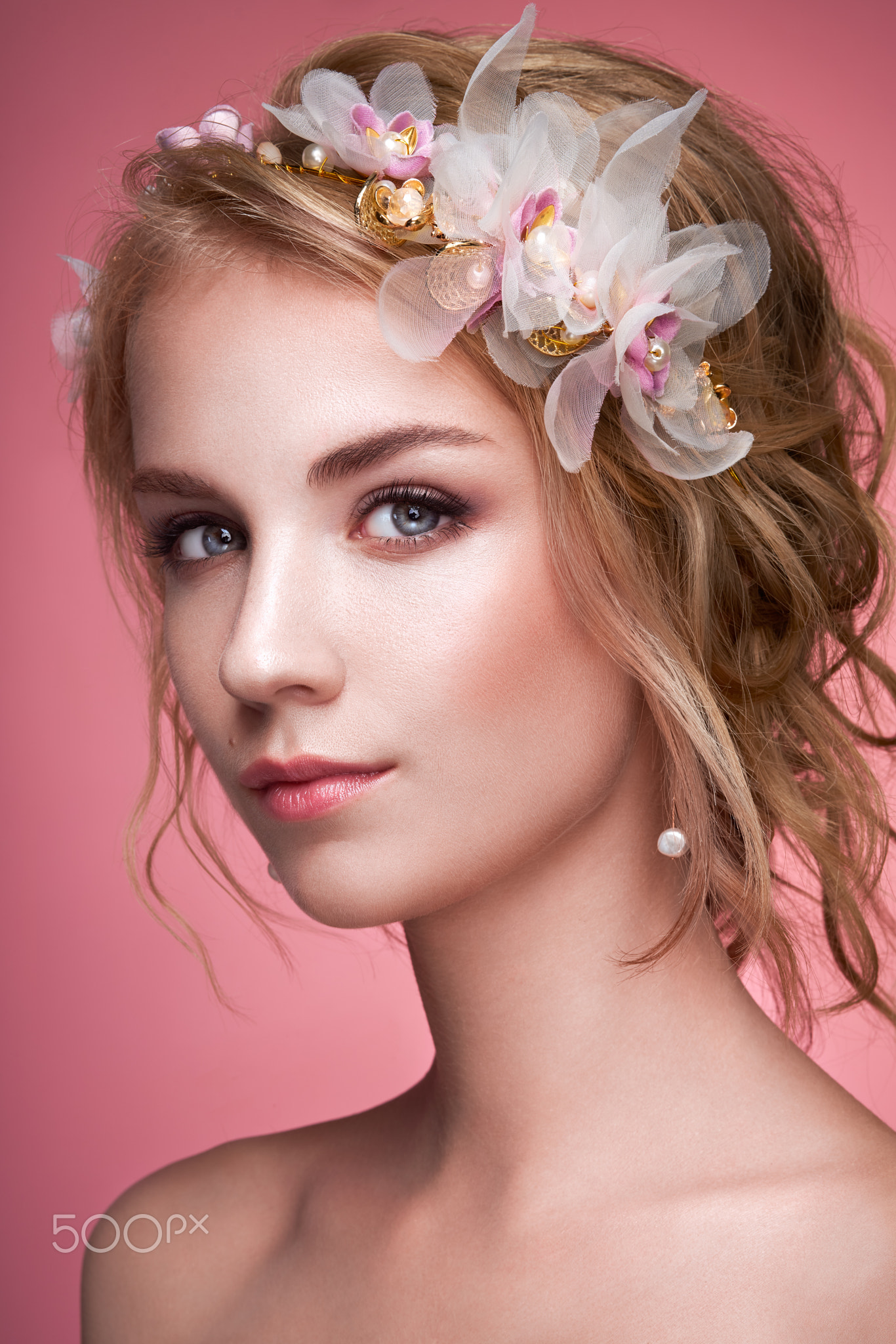 Oleg Gekman Women Portrait Glamour Makeup Eyeshadow Eyeliner Lipstick Blush Looking At Viewer Blonde 1366x2048