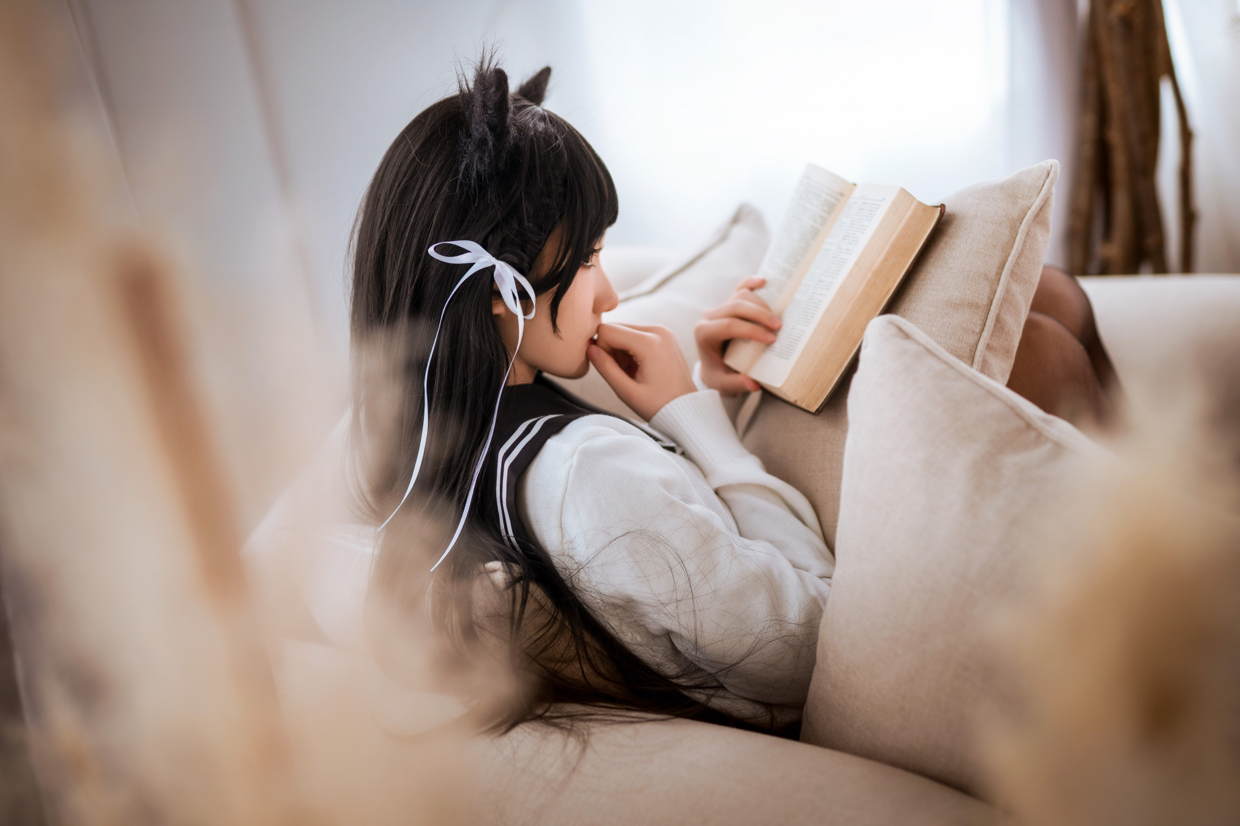 Reading Asian Women Couch Cosplay 4032x2687