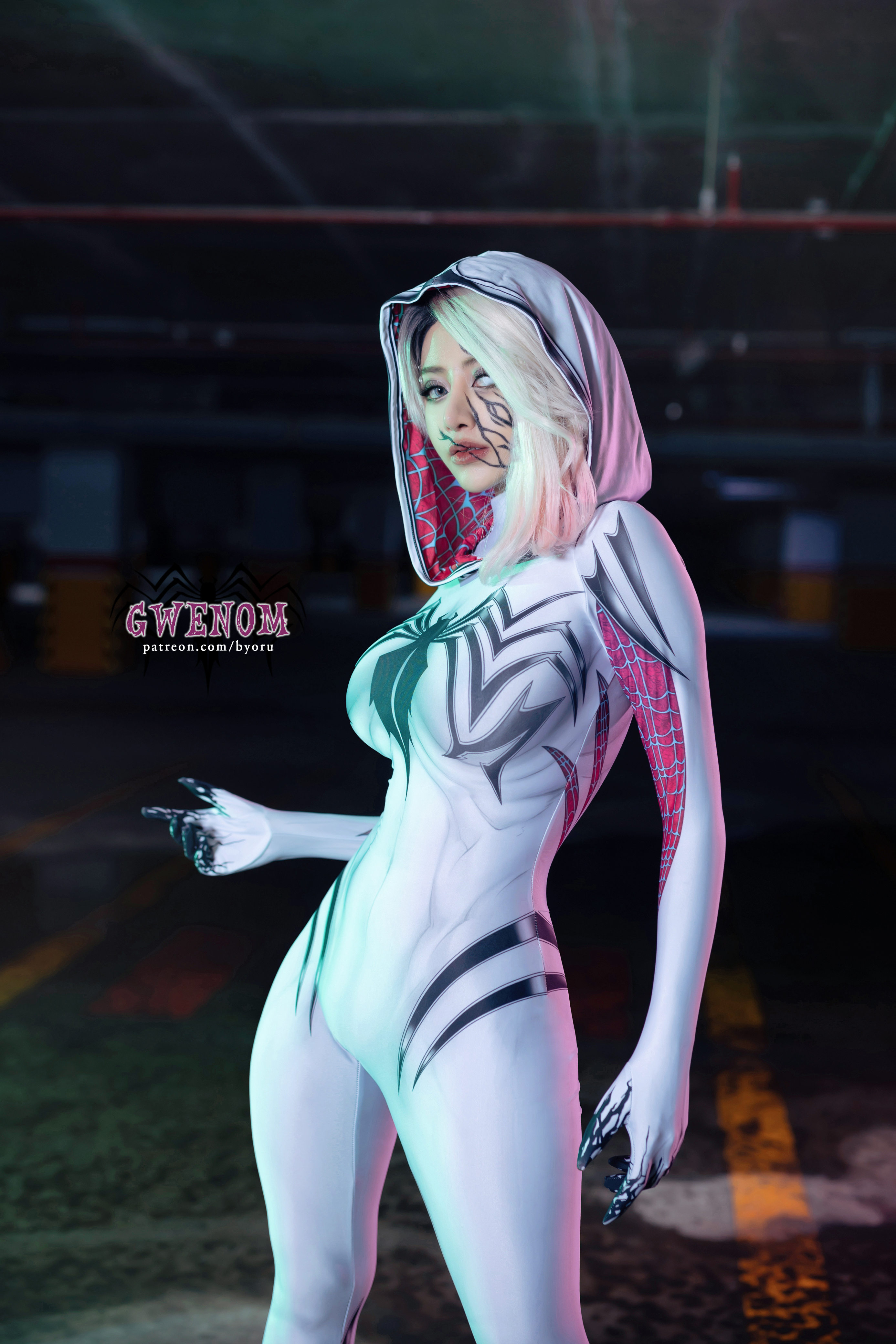 Women Model Cosplay Parking Gwenom Gwen Stacy Costumes Marvel Comics Looking At Viewer 2773x4160