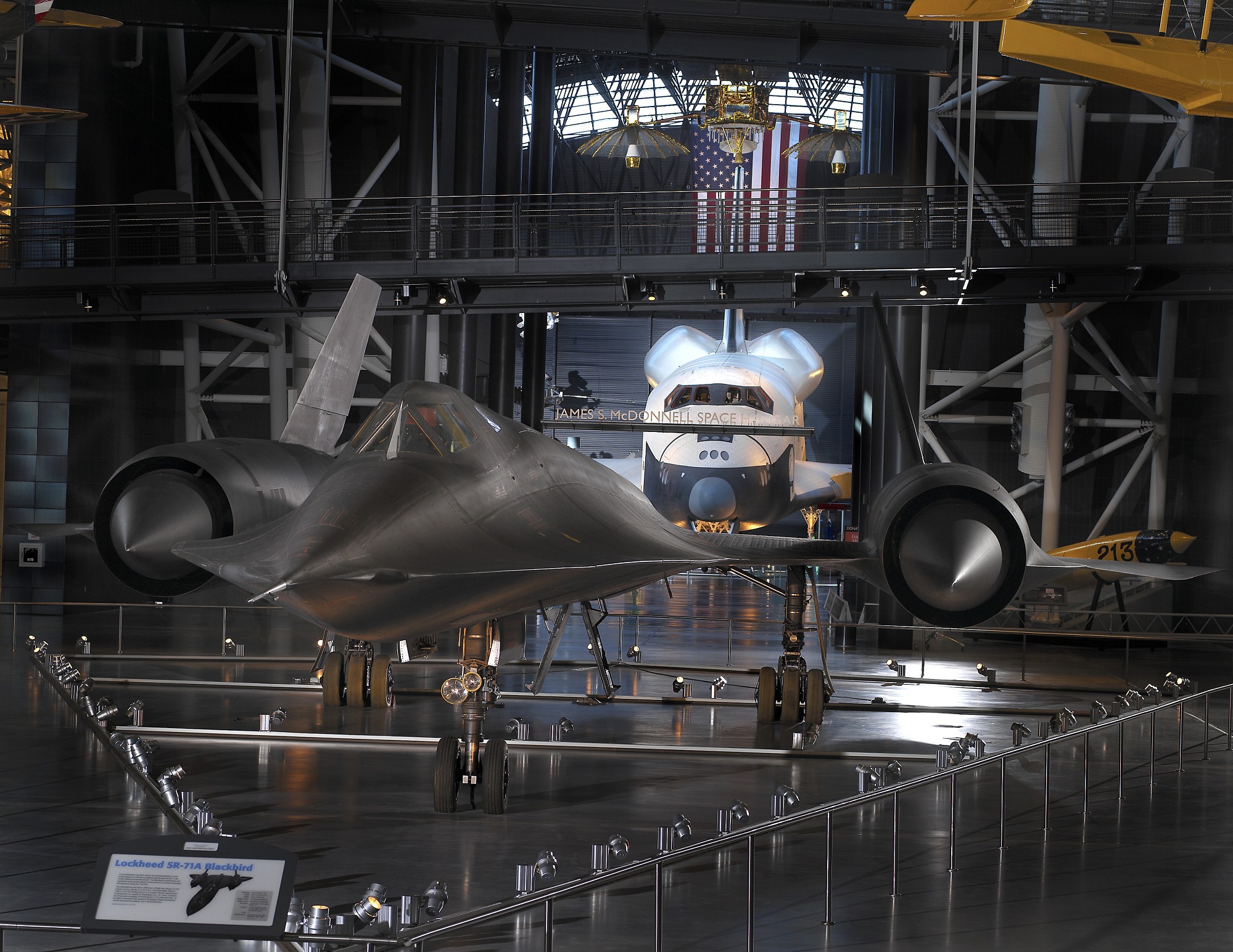 Aircraft Indoors Lockheed Lockheed SR 71 Blackbird Military Base Military Military Aircraft 1999x1545