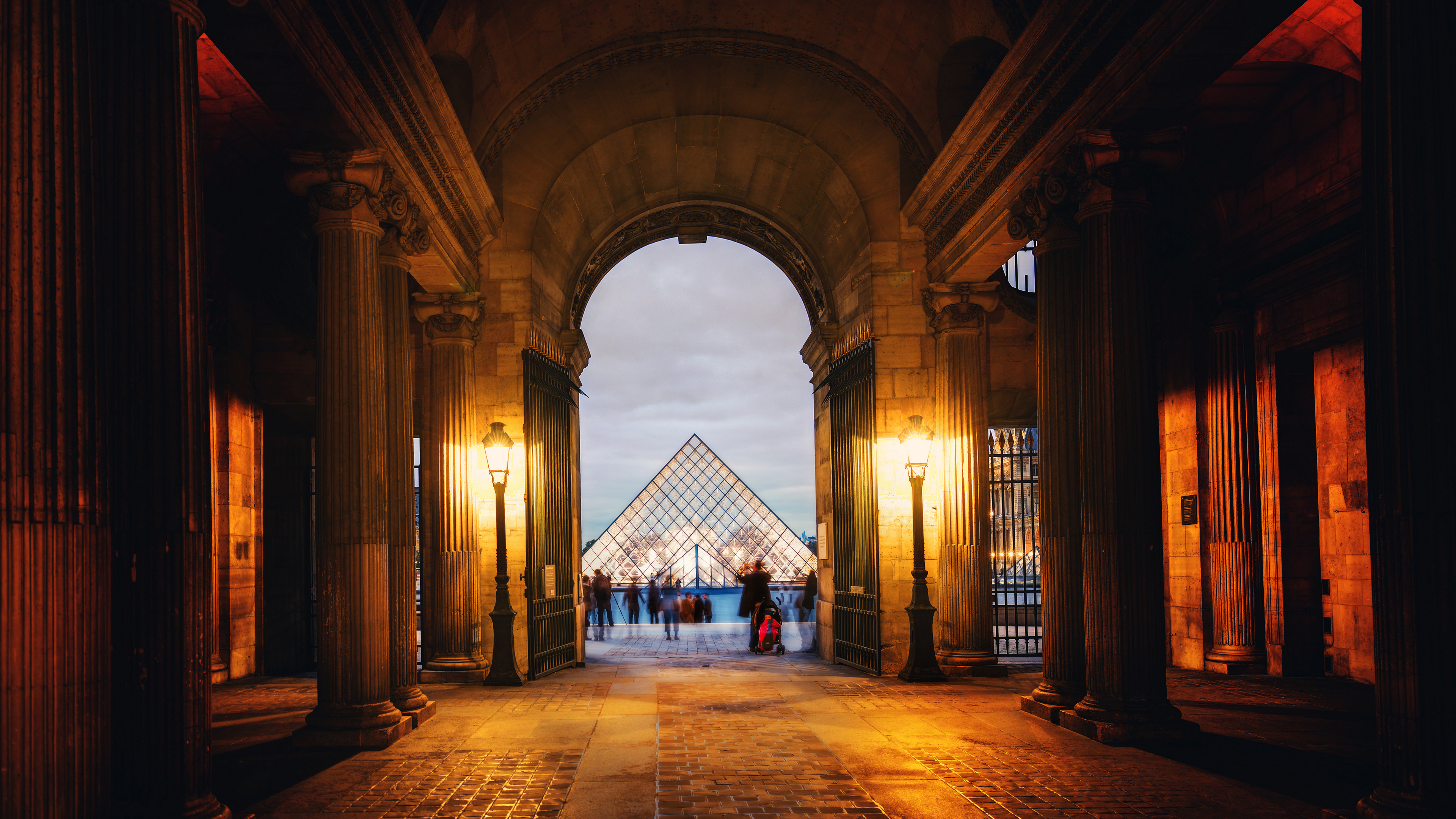 Trey Ratcliff Photography 4K France Interior People Lights Louvre Paris 3840x2160