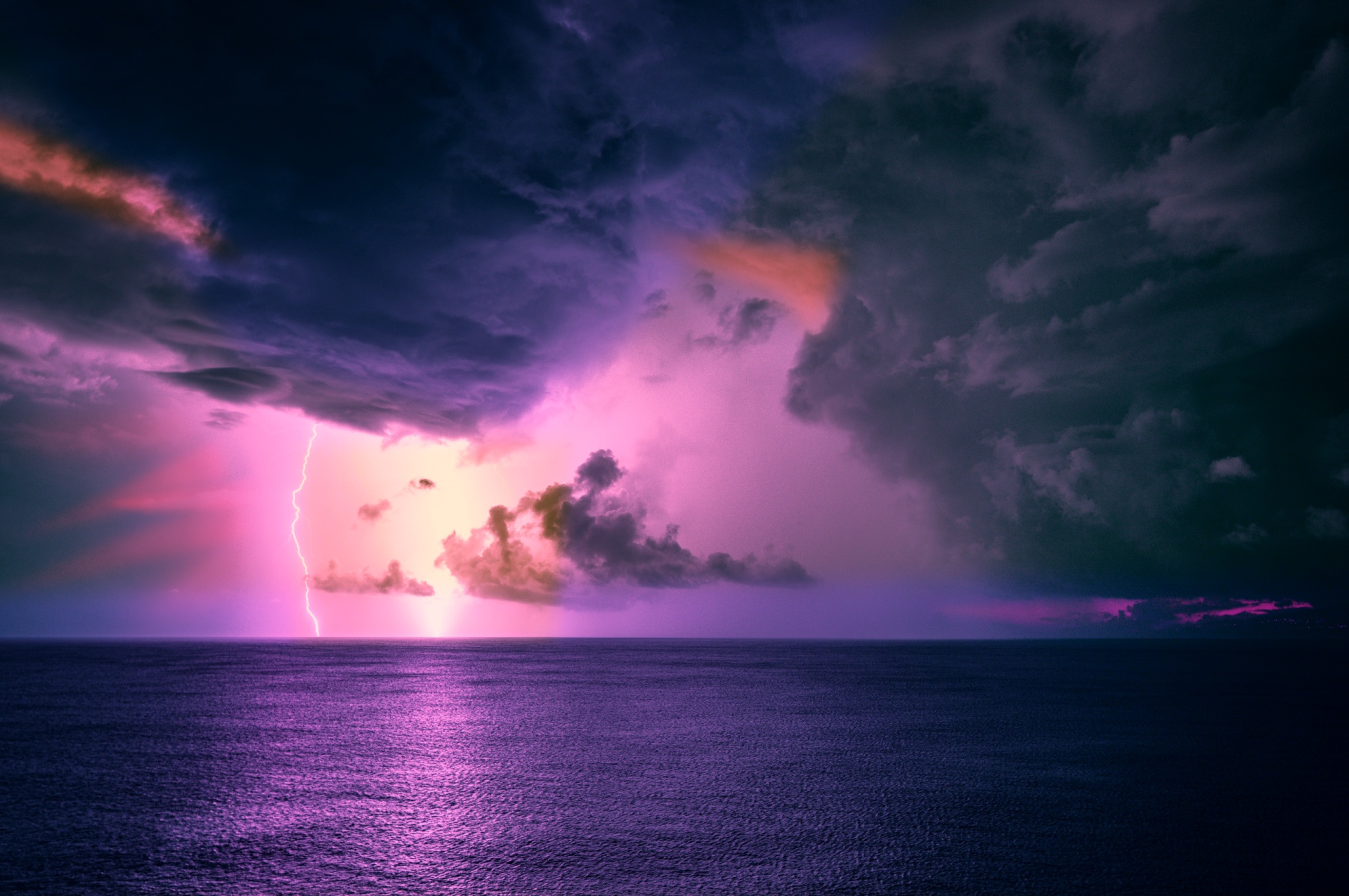Storm Cloud Ocean Horizon 1920x1275