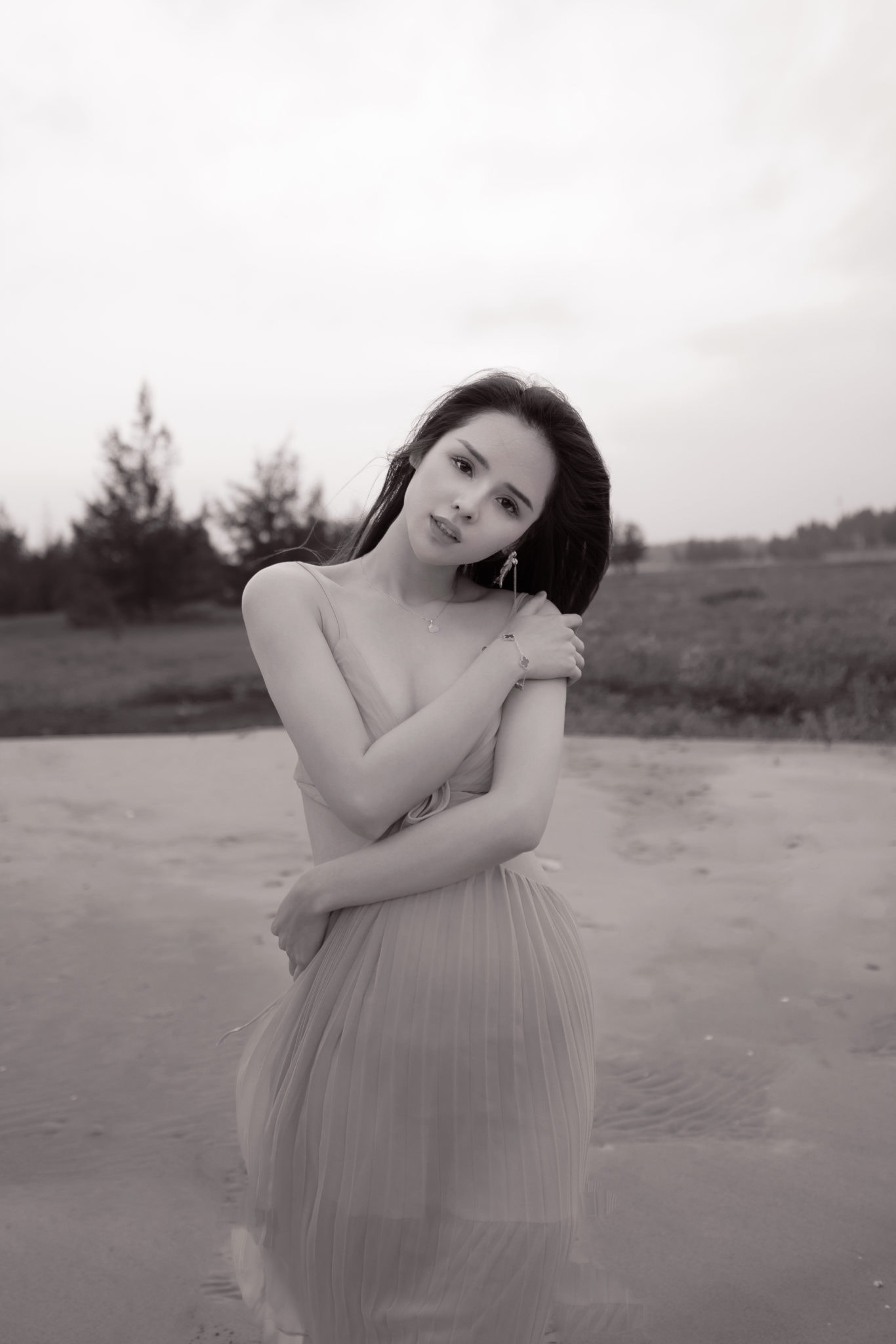 Qin Xiaoqiang Women Asian Long Hair Head Tilt Monochrome Dress Outdoors Horizon 1366x2048