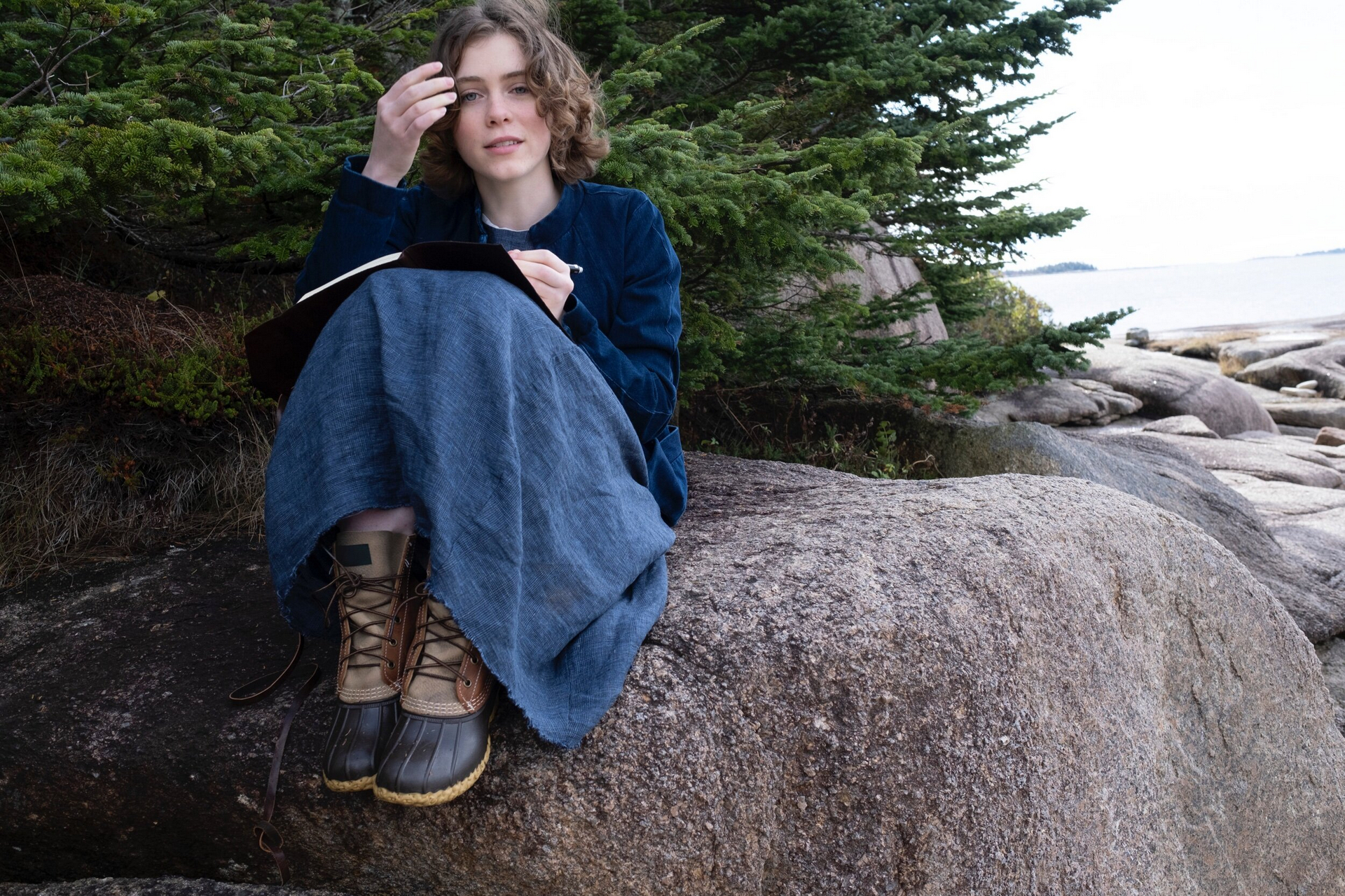 Sophia Lillis Actress Celebrity Looking At Viewer Women Outdoors Women Sitting On The Ground Rocks P 1920x1279