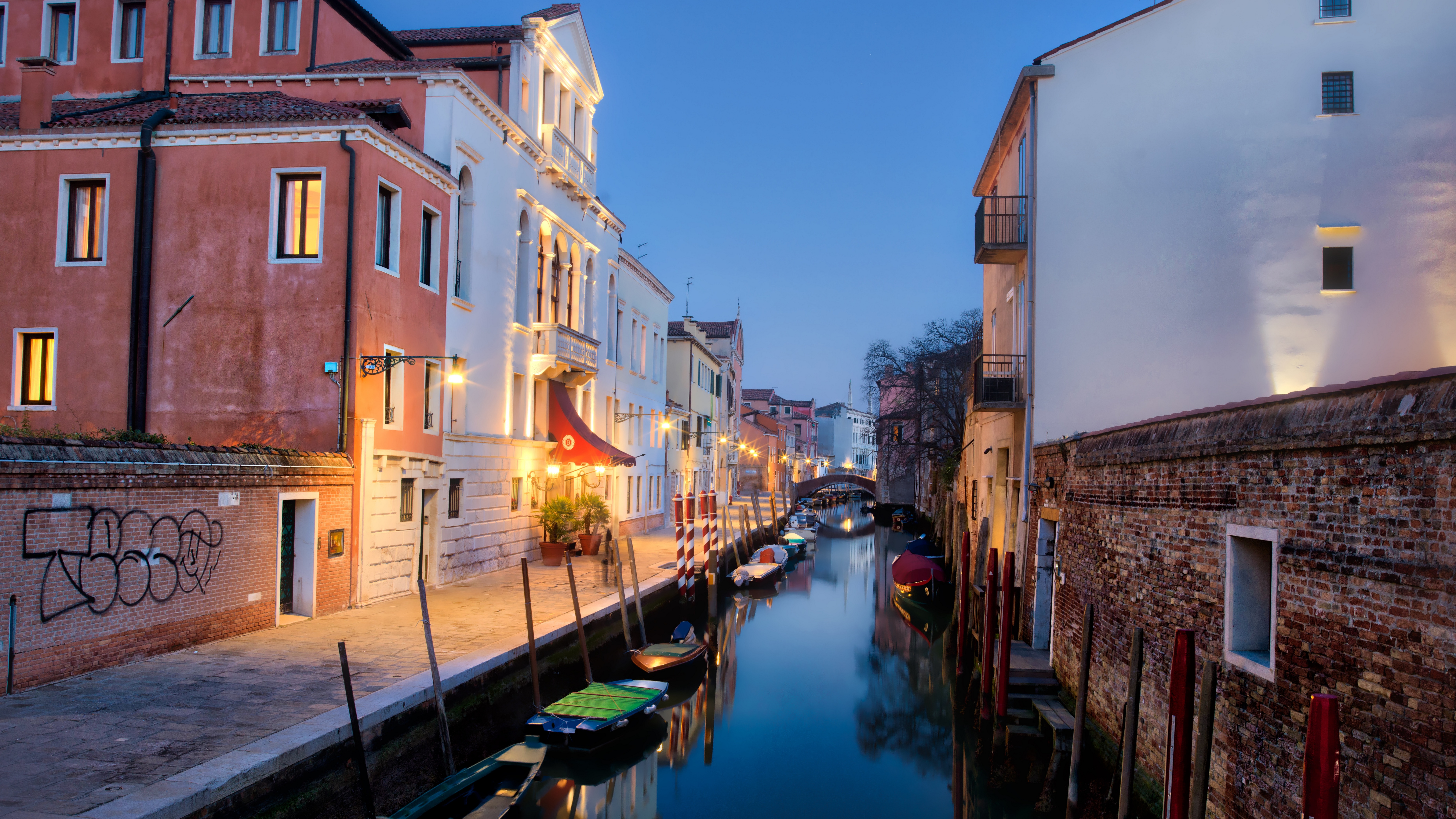 Photography Trey Ratcliff Cityscape Canal Boat Lights Italy Venice Water Building 7680x4320