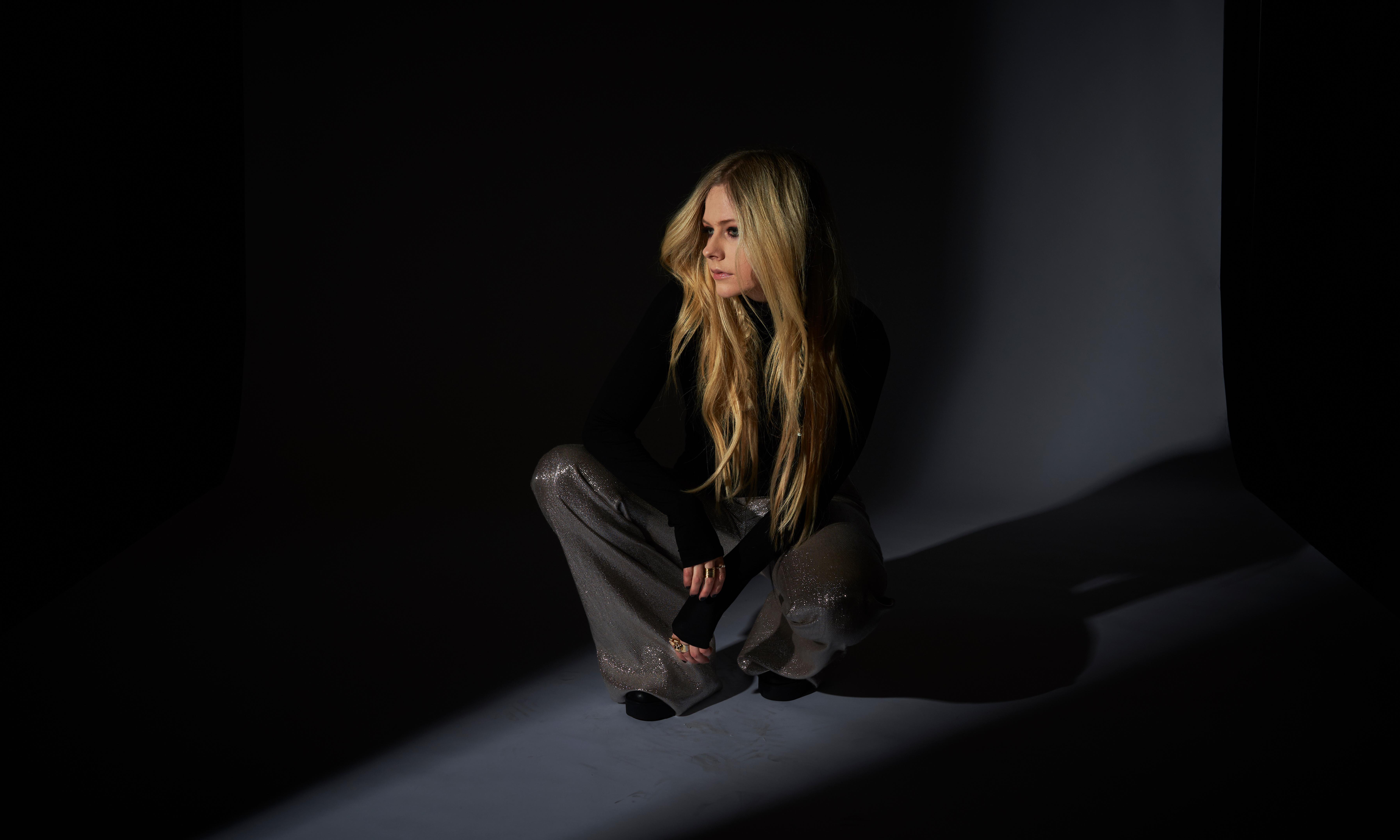 Music Avril Lavigne 7172x4304