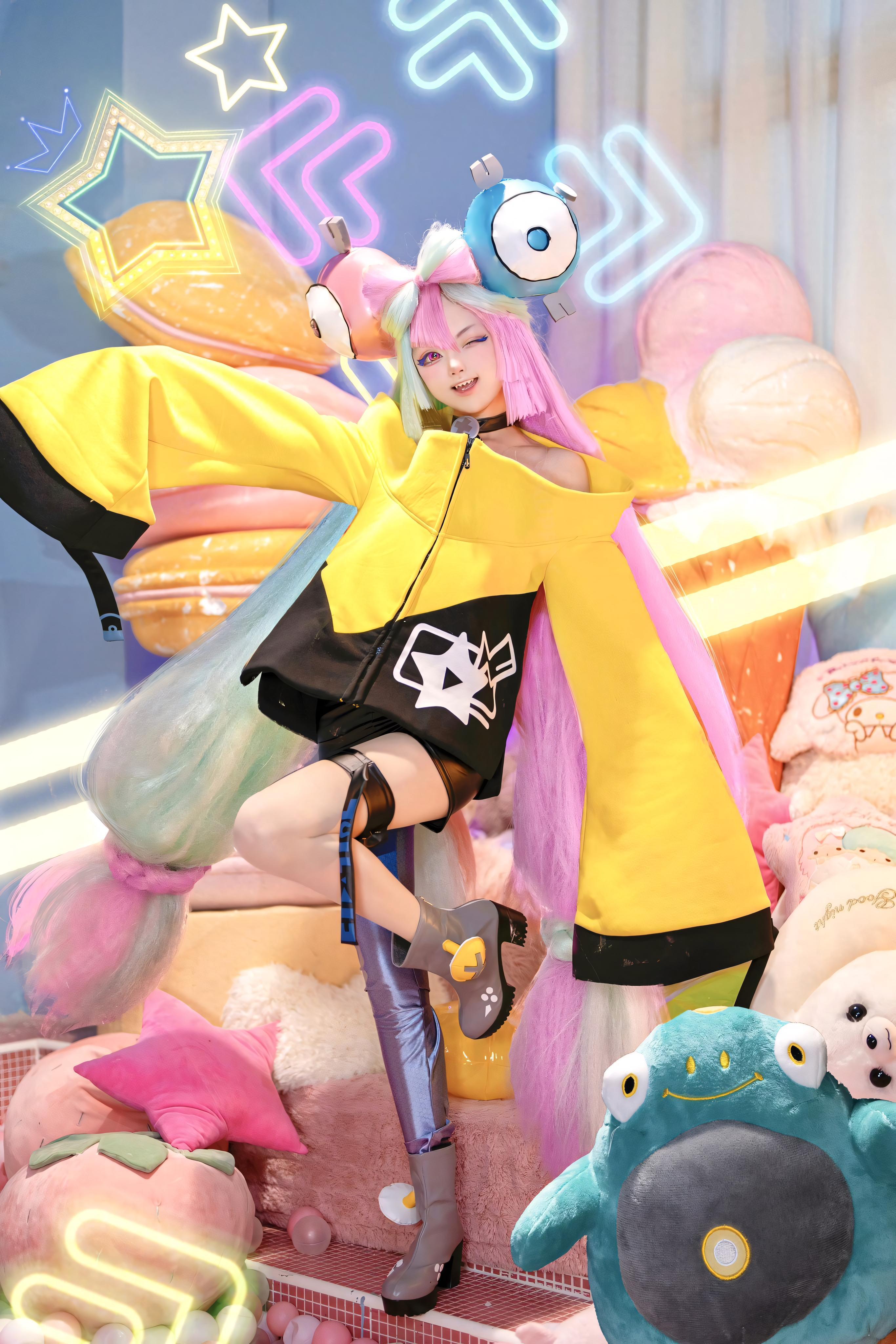 Seeuxiaorou Cosplay Photoshopped Yellow Jacket Smiling Oversized Outfit Pokemon Plush Toy Asian 2732x4096