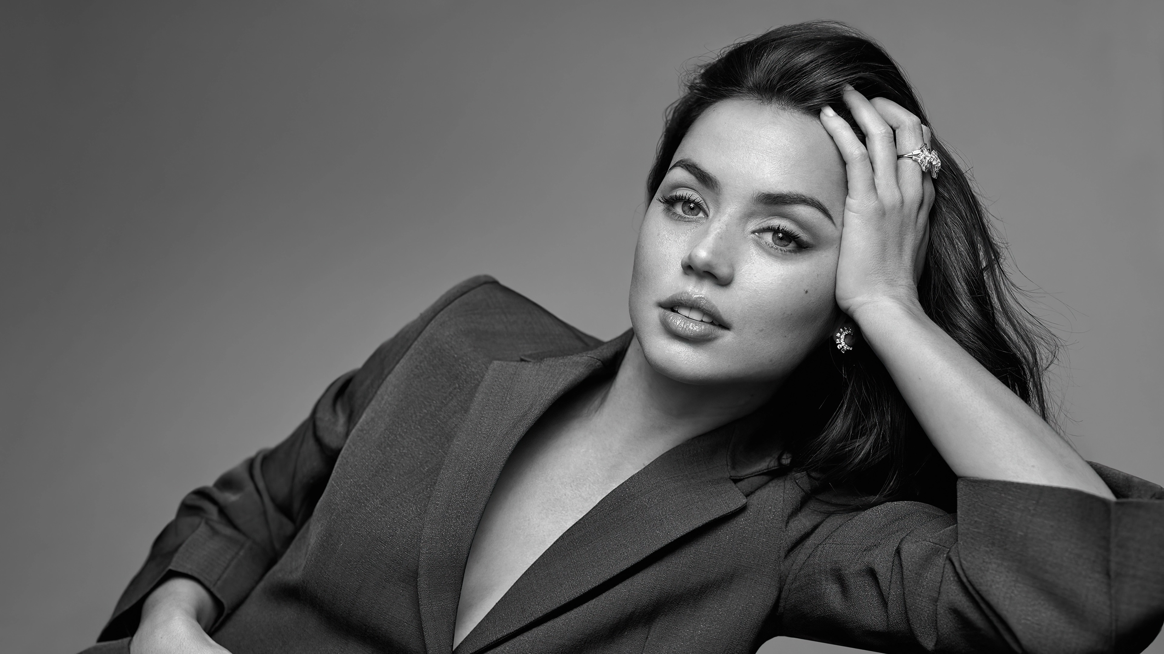 Ana De Armas Brunette Actress Looking At Viewer Monochrome Simple Background 3840x2160