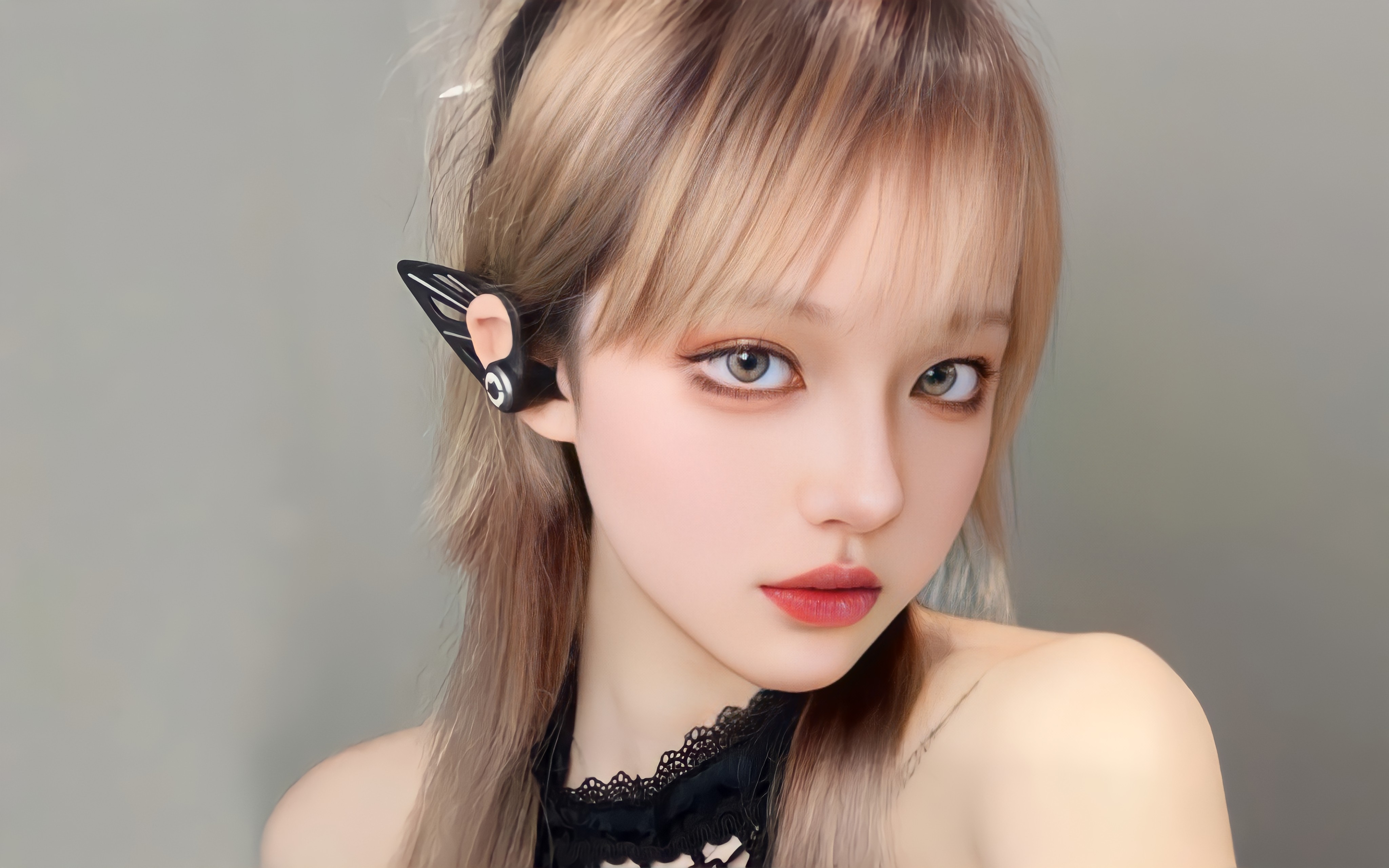 Model Asian Ear Buds 4096x2560