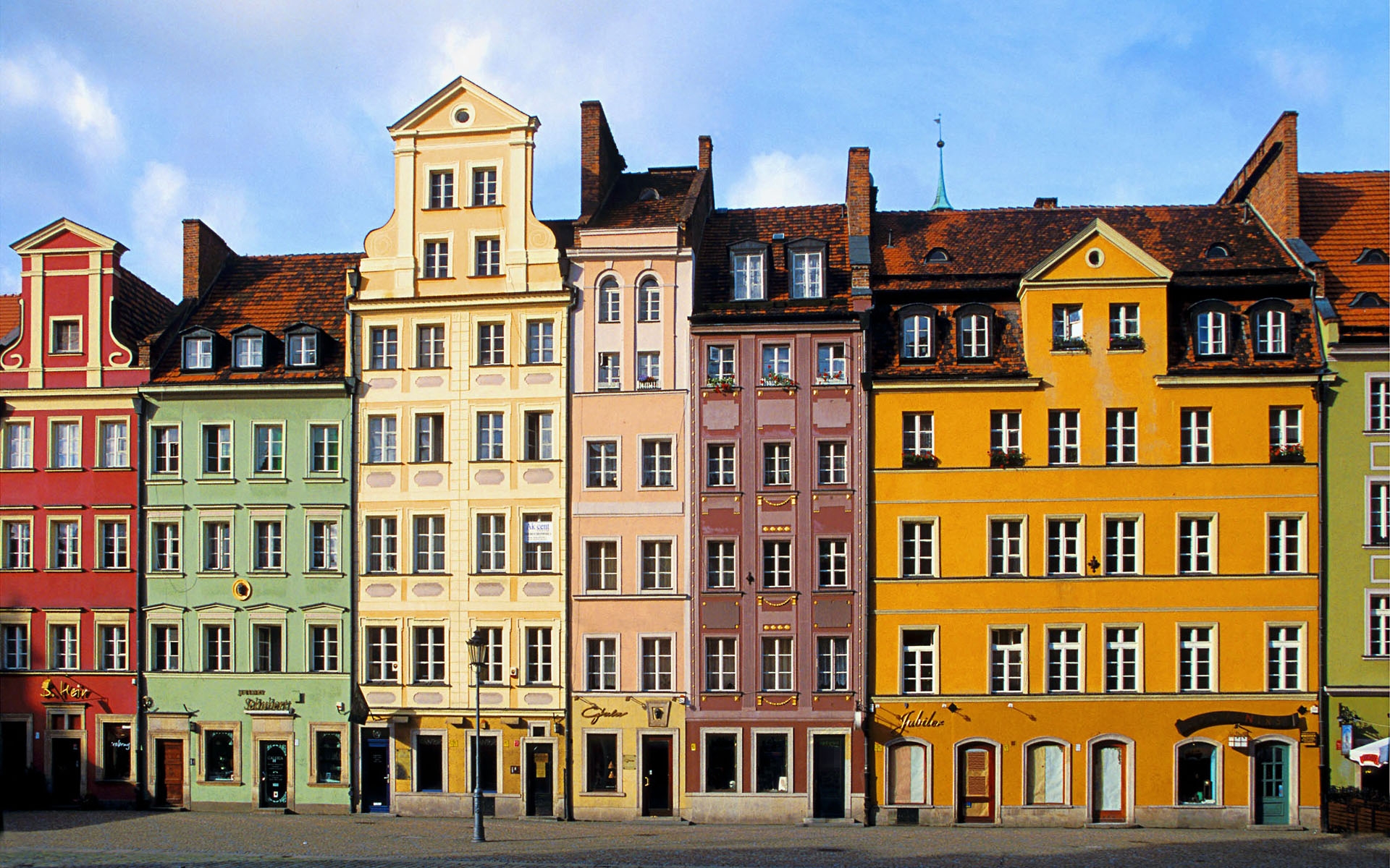 House Colorful Building Town Neighborhood 1920x1200