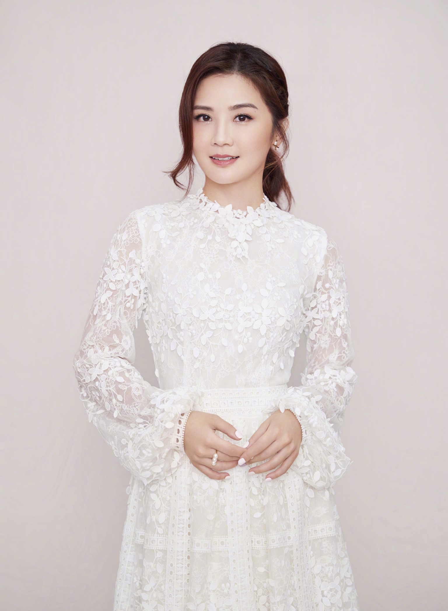 Asian Women Celebrity Actress Twins Zhuoyan Cai 1536x2096