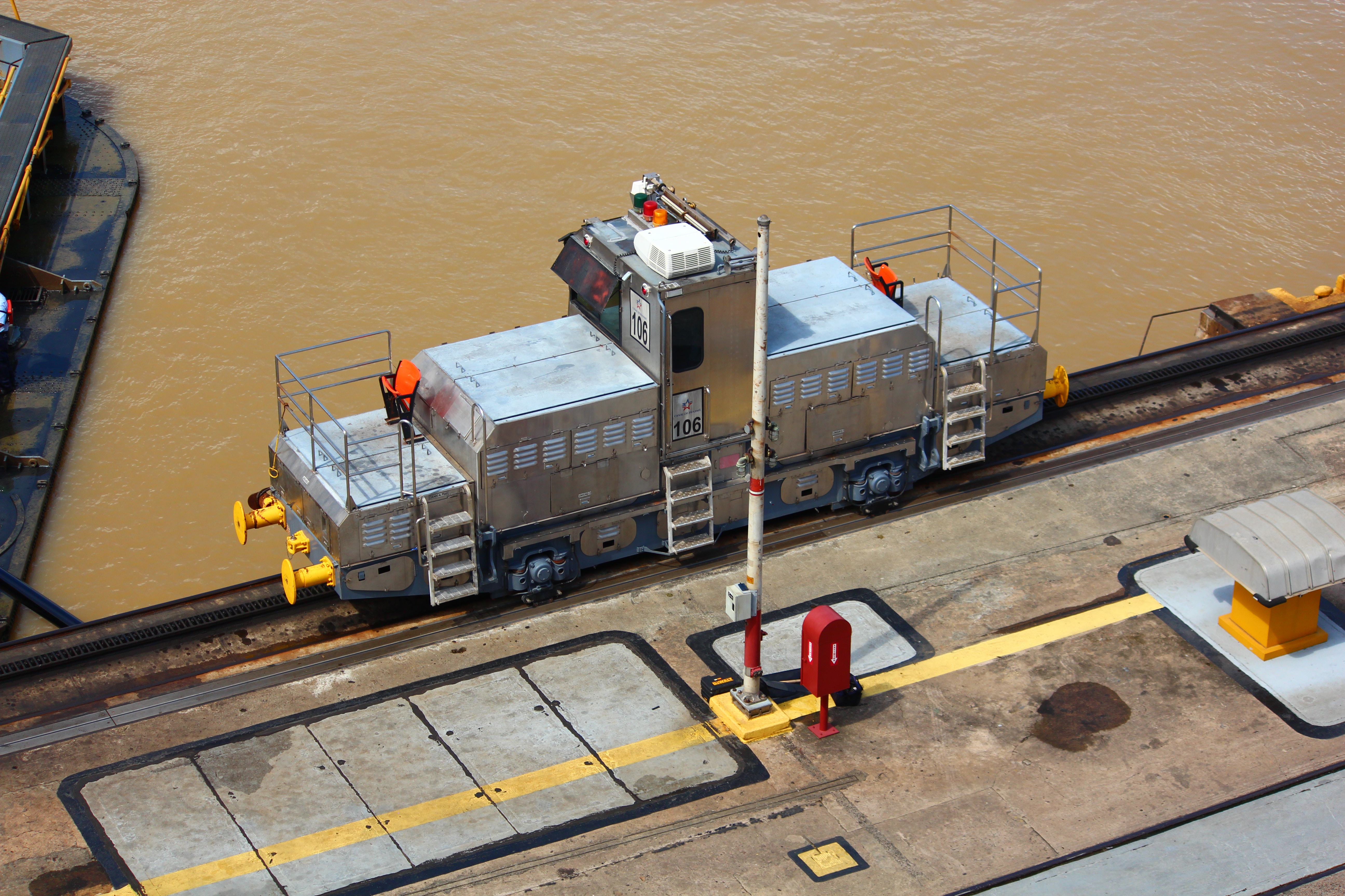 Vehicle Transport Panama Train Tugboat 5184x3456