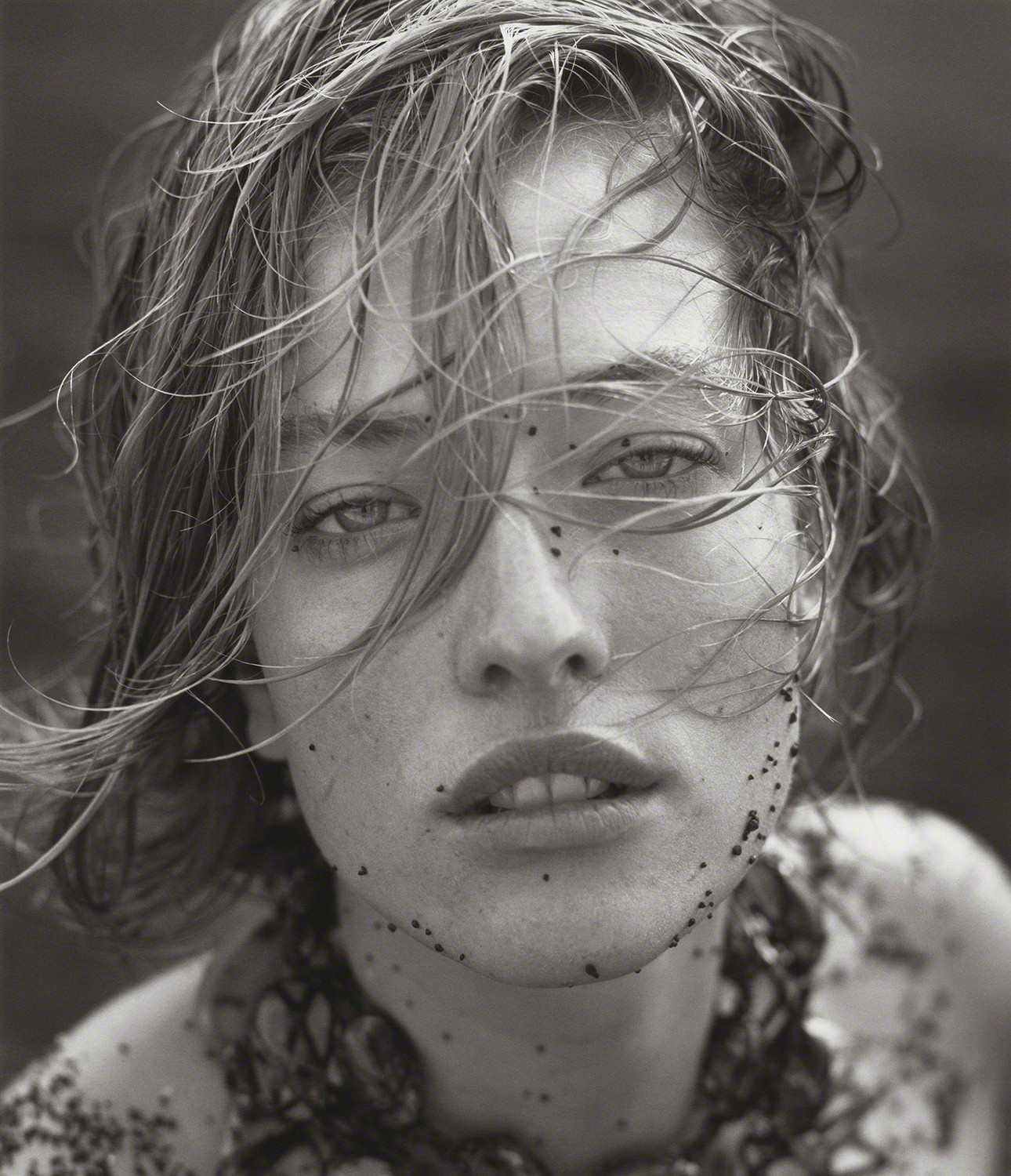Tatjana Patitz Model Women Monochrome Portrait Wet Hair Open Mouth Dirt Looking At Viewer Necklace H 1290x1500