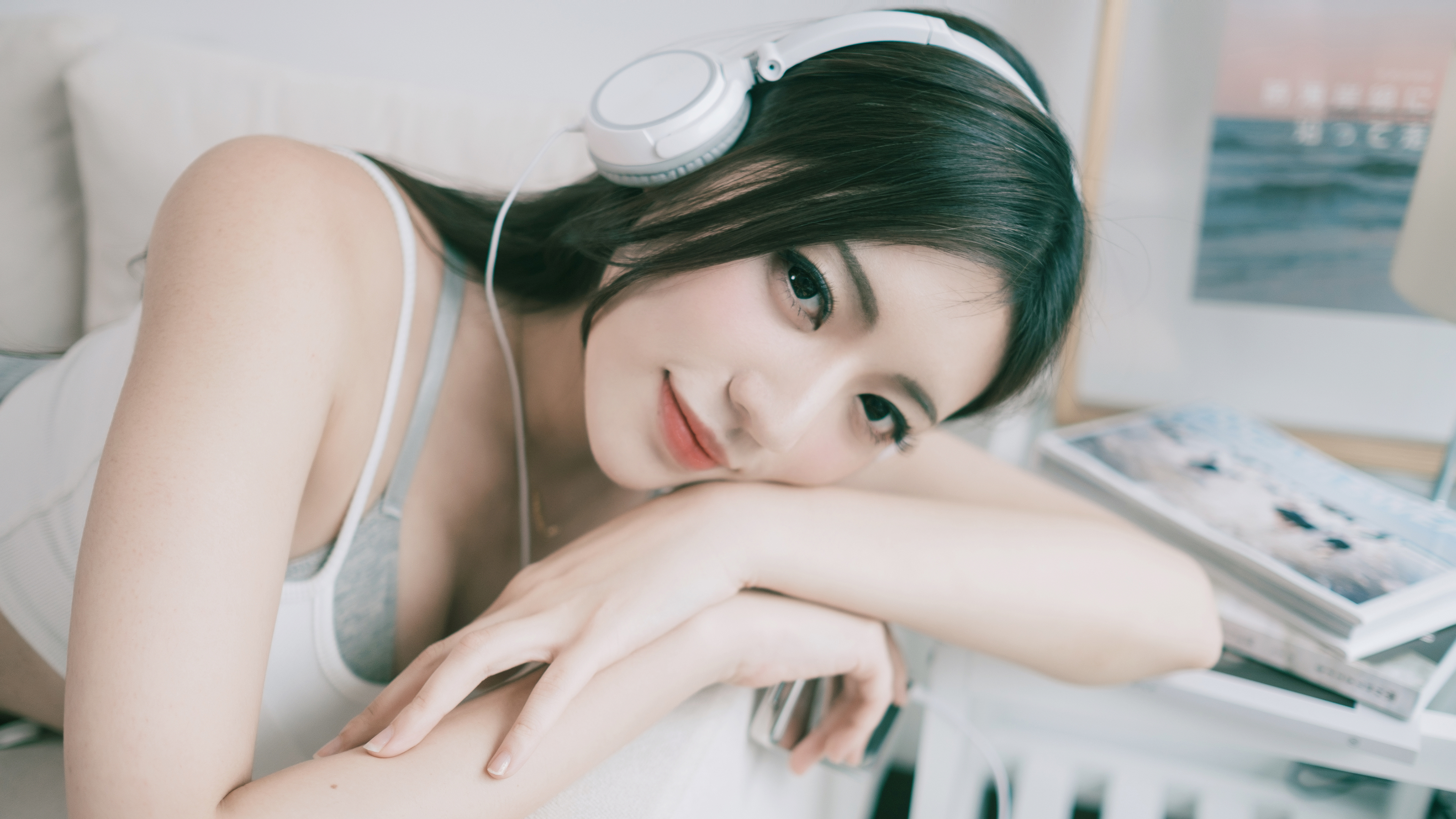 Model Women Asian Brunette Headphones Arms Crossed Long Hair Looking At Viewer Resting Head Women In 3840x2160