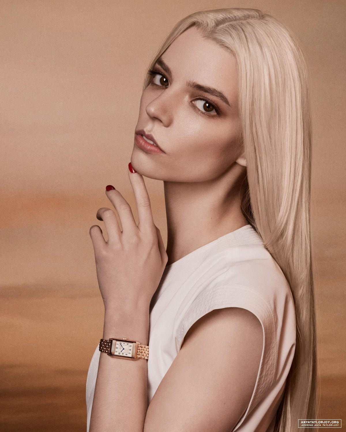 Anya Taylor Joy Women Blonde Actress Long Hair Painted Nails 1200x1500