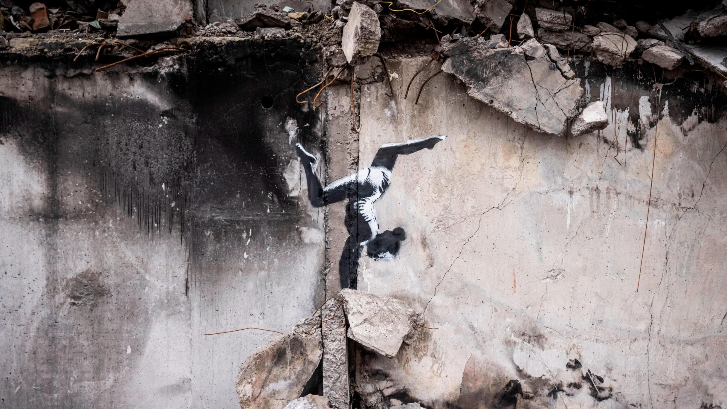 Mural Graffiti Artwork Ukraine Banksy Wall Ruins War Monochrome Gymnastics Gymnast 2432x1368