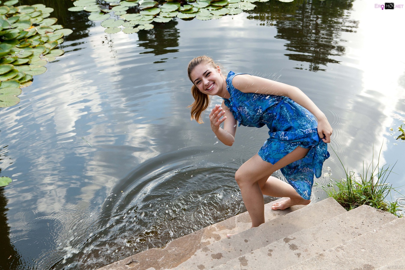 Women Brunette Outdoors Water Splash 1350x900