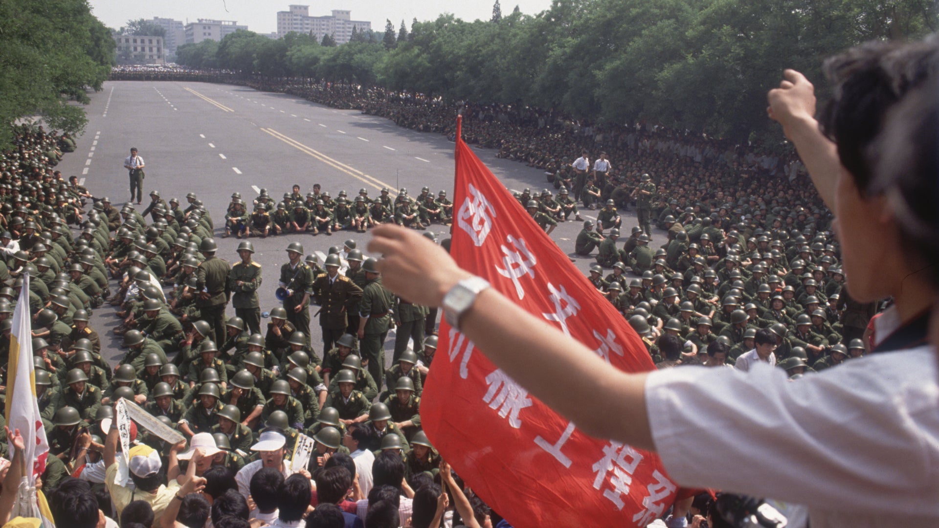 Beijing China People Freedom Tiananmen Square Crowd Protestors Group Of People 1989 Year Chinese Arm 1920x1080