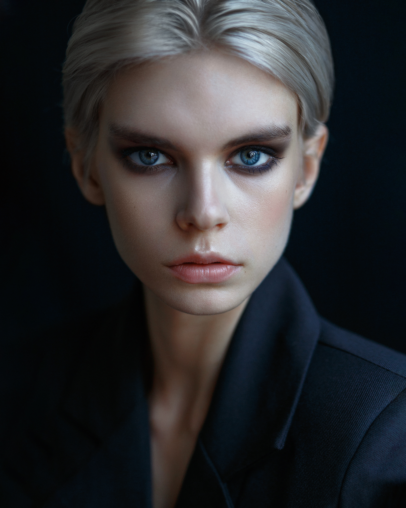 Ivan Kovalyov Women Blonde Short Hair Makeup Eyeshadow Eyeliner Blue Eyes Blush Looking At Viewer Bl 1638x2048