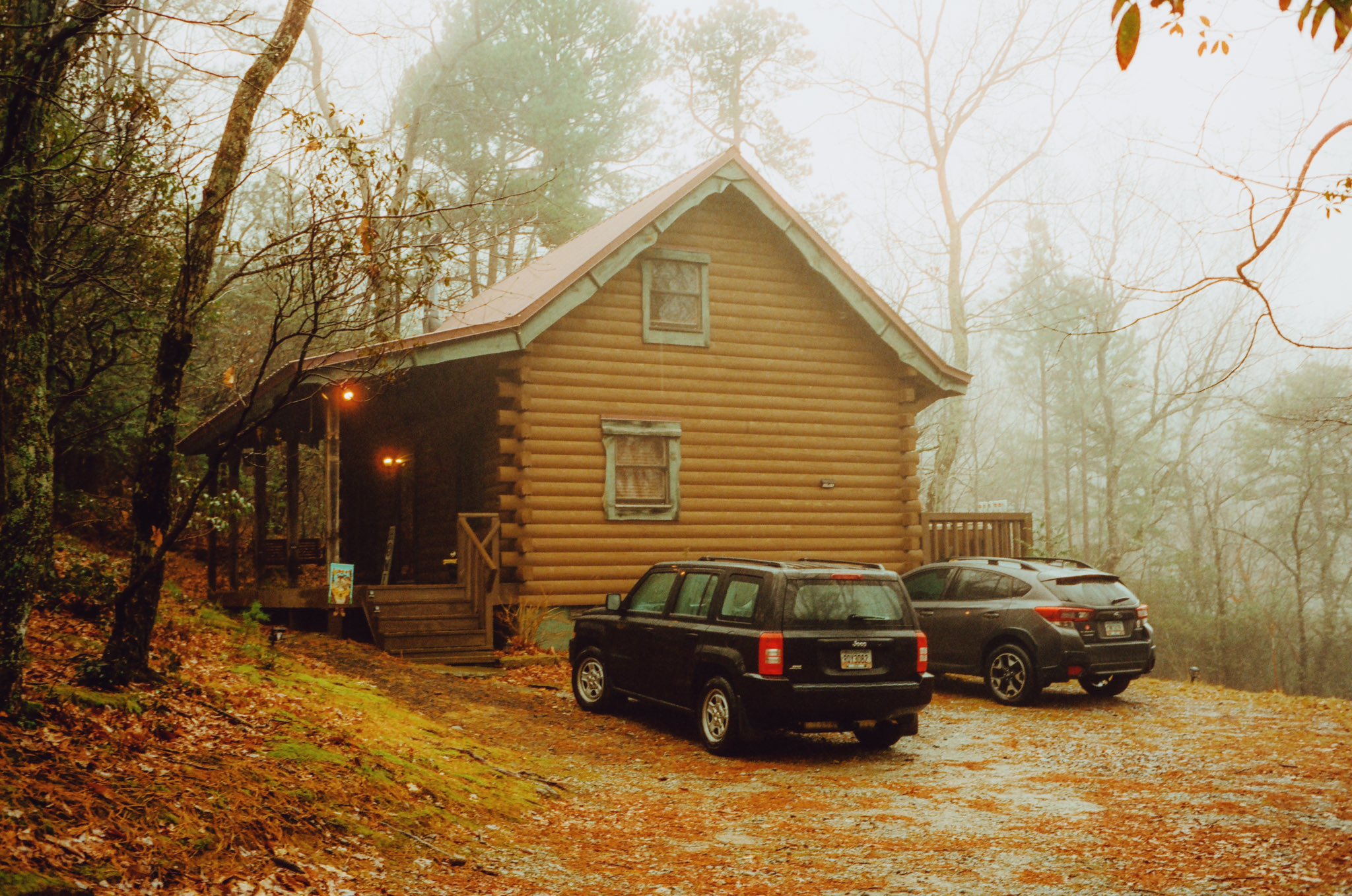Cabin Forest Car Mist Exterior Taillights Building House Trees Side View Rear View Jeep 2048x1358