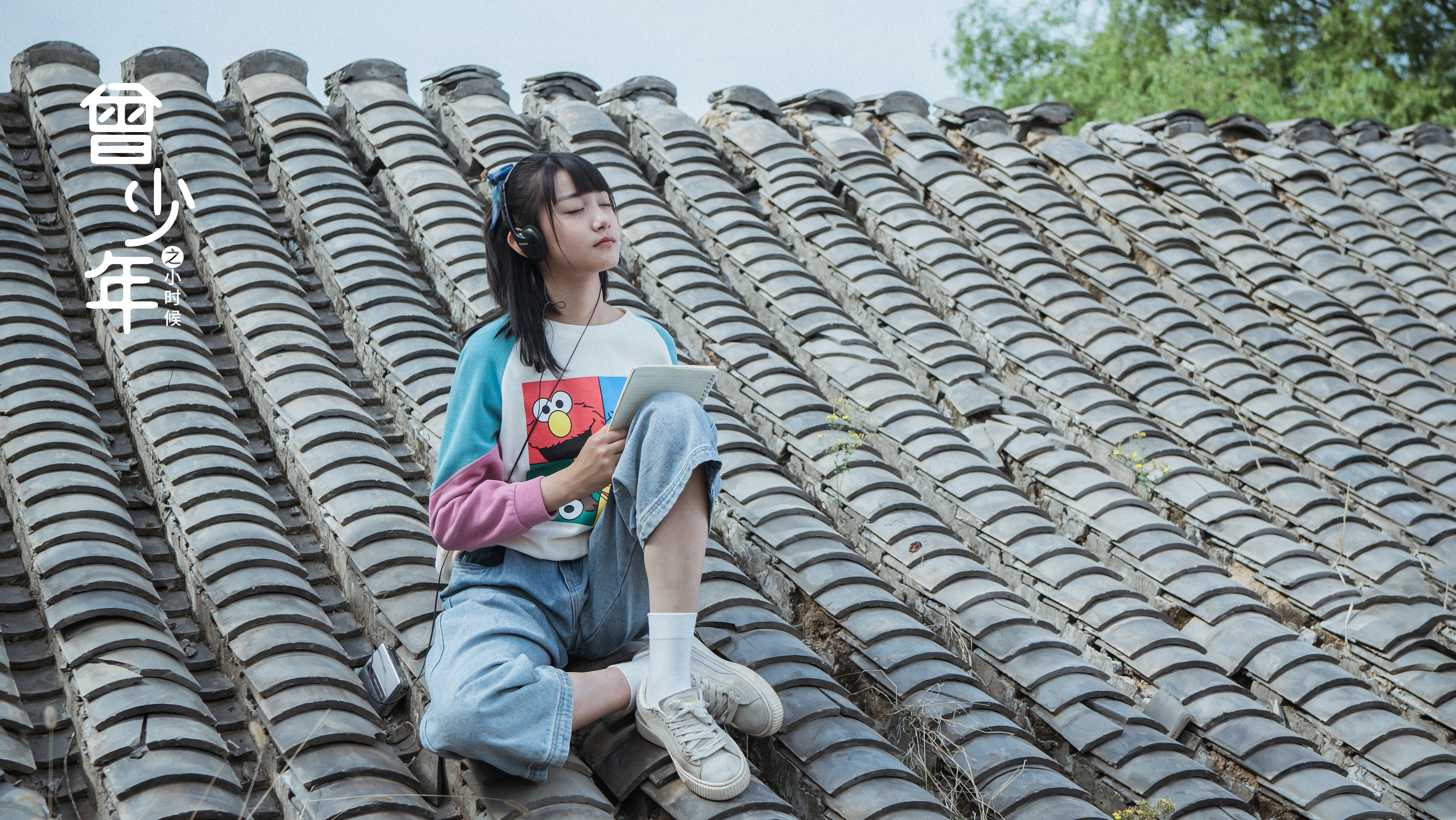 Zhangzimu Celebrity Asian Women Elmo Closed Eyes Headphones Sitting Rooftops 4724x2662