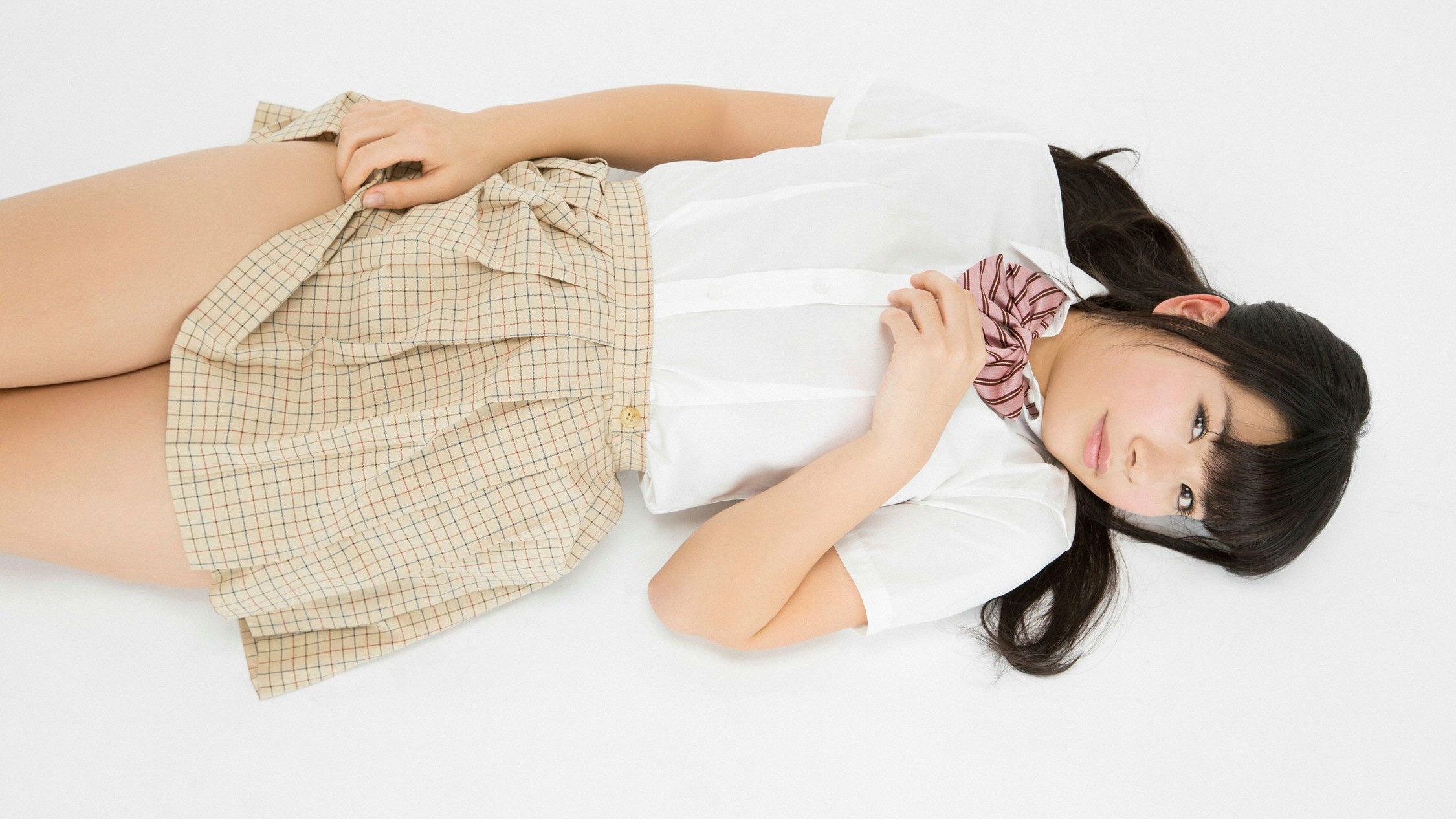 Jun Sherizawa Pleated Skirt Schoolgirl Japanese Model School Uniform Smiling Socks White Shirt White 2250x1266