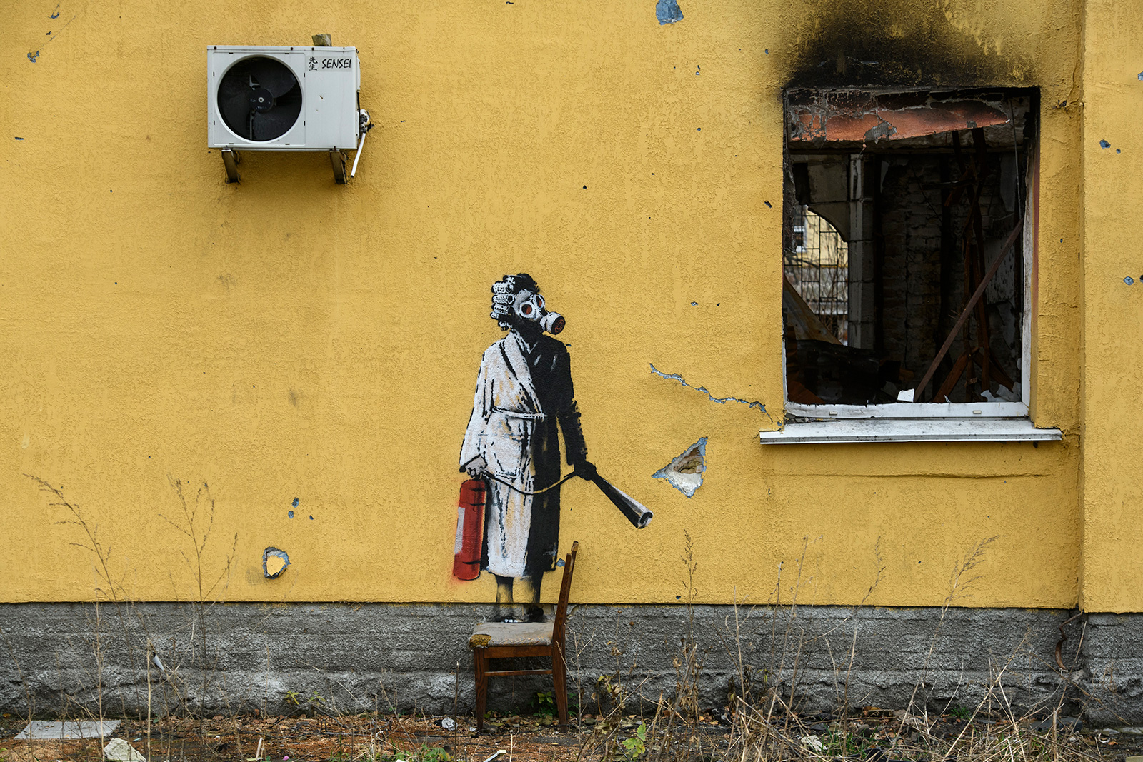 Mural Graffiti Artwork Ukraine Banksy Wall Ruins War Monochrome Fire Extinguishers Window Gas Masks  1600x1067