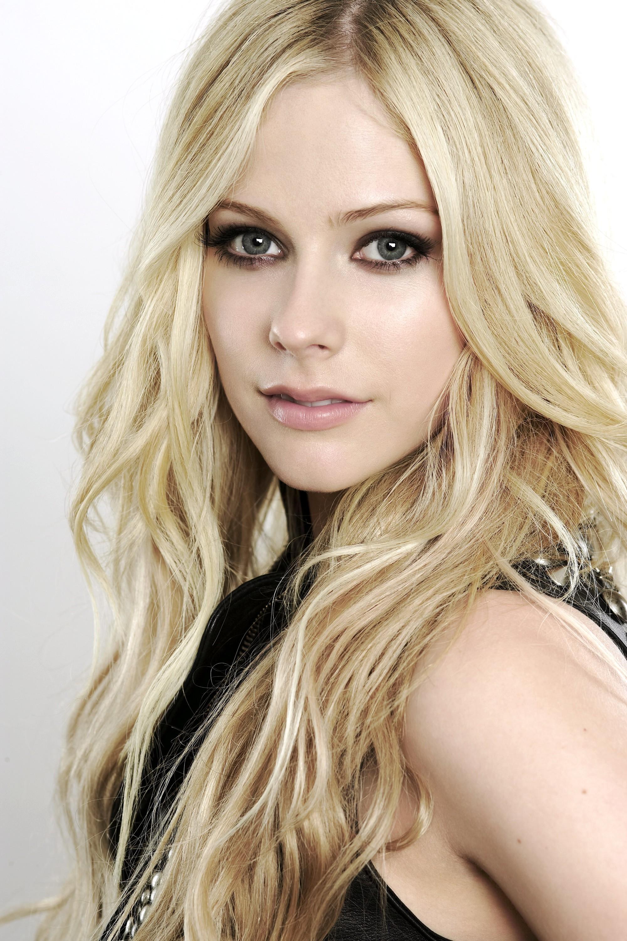 Avril Lavigne Blonde Music Women 2000x3000