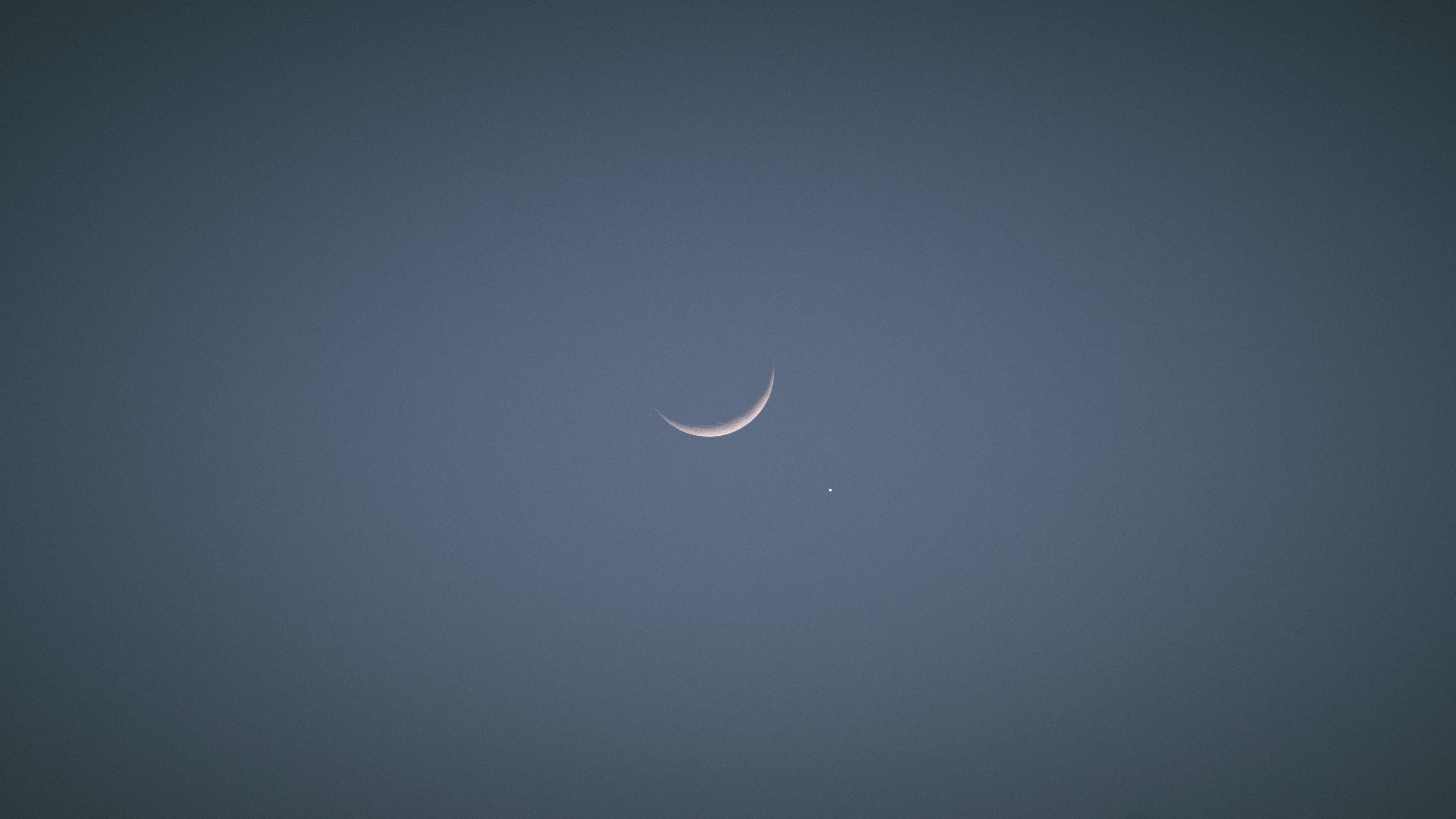 Moon Sky Evening Venus Simple Background Minimalism 5346x3007