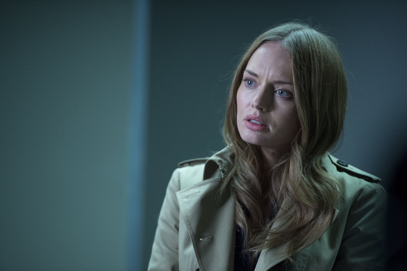 Laura Haddock Women Actress Indoors Coats British Women Trench Coat 1352x900