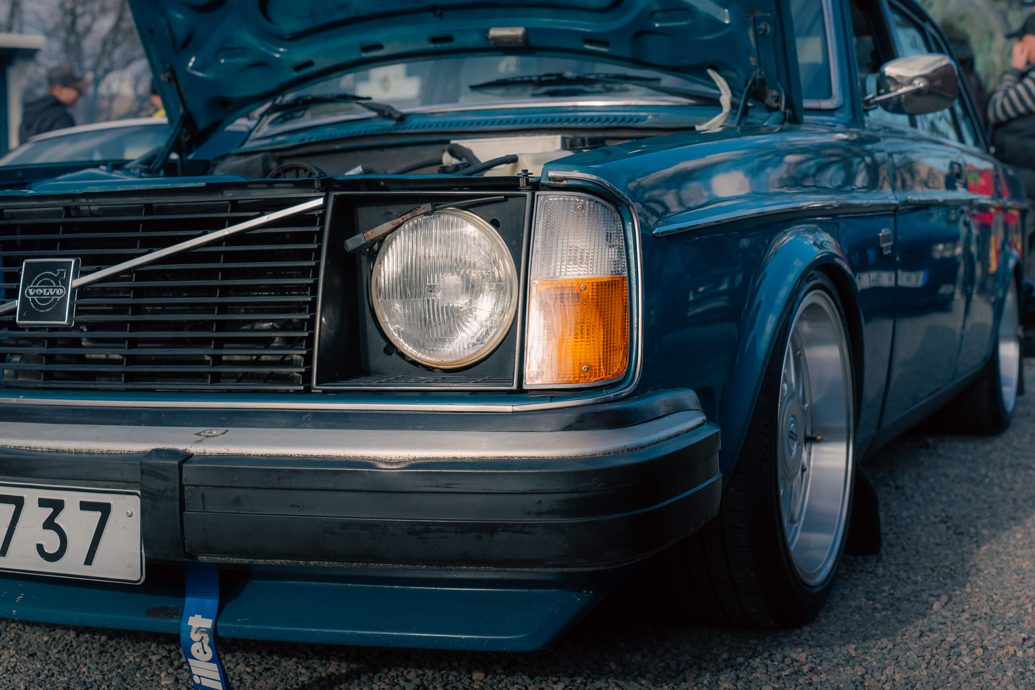 Volvo Volvo 240 Sweden Swedish Cars Car Front Angle View Reflection 2048x1365