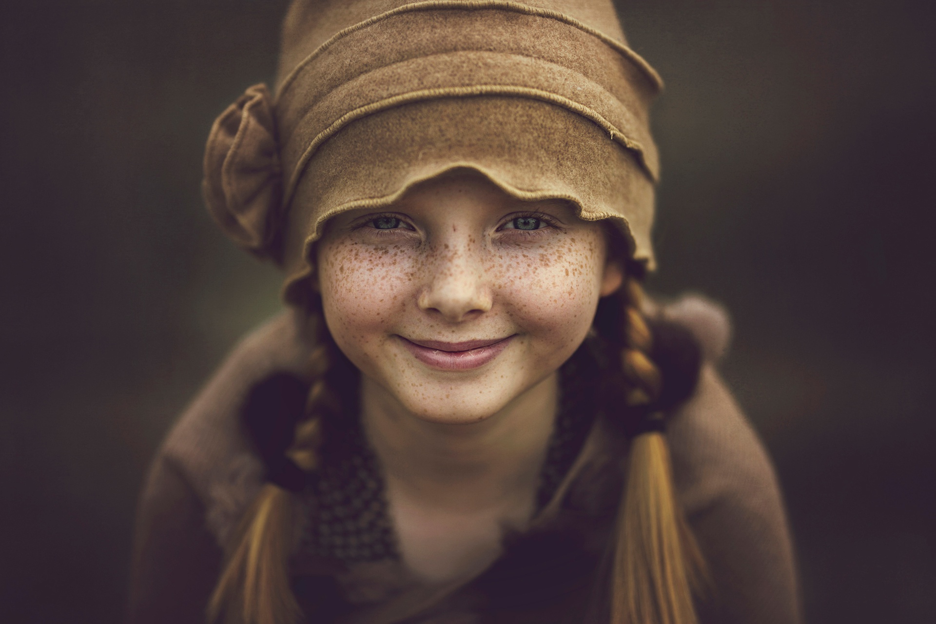 Smile Freckles Little Girl Twintails Braid Hat 1920x1280