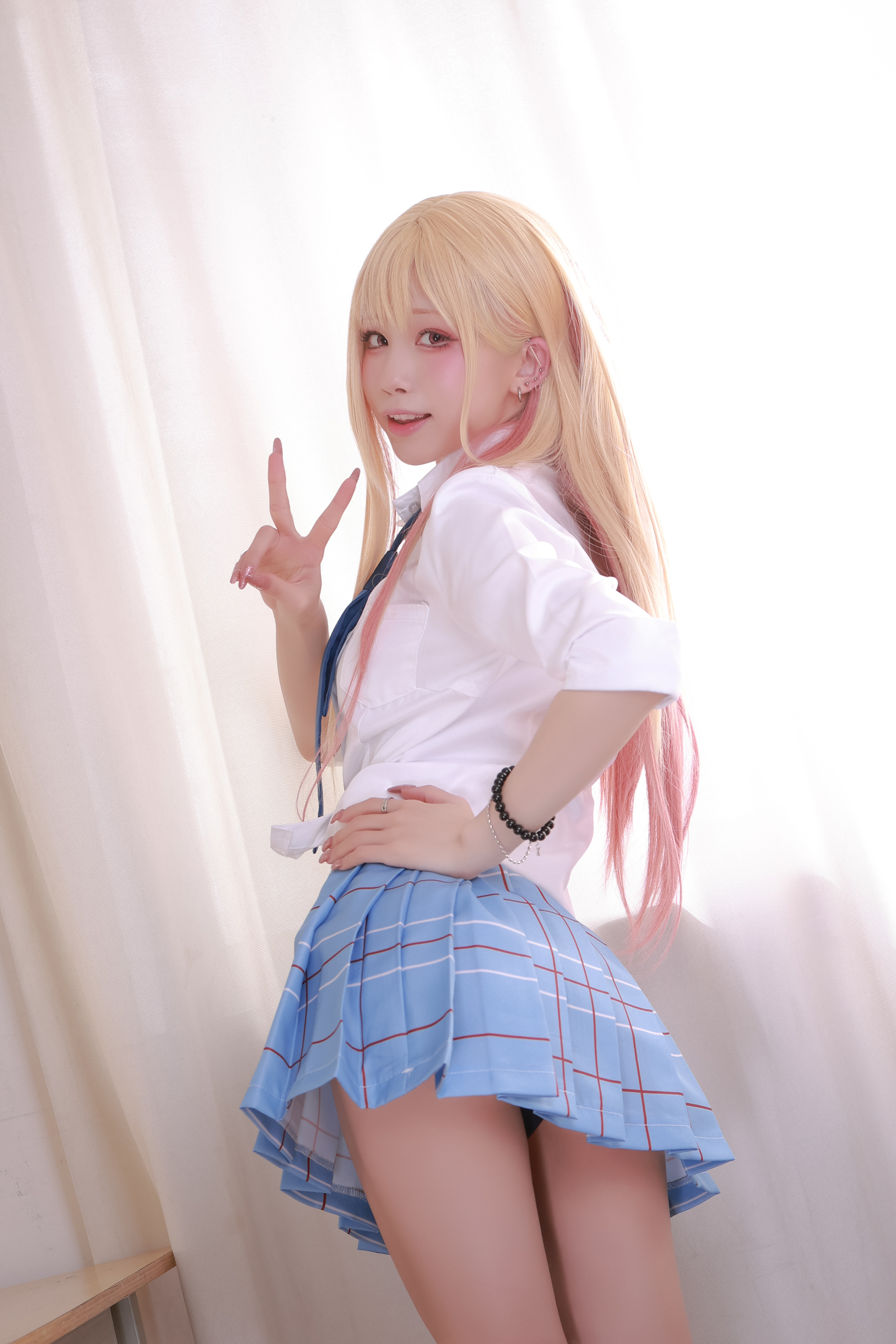 Cosplay Kitagawa Marin School Uniform Looking At Viewer Blonde Peace Sign Standing Asian Women 2000x3000